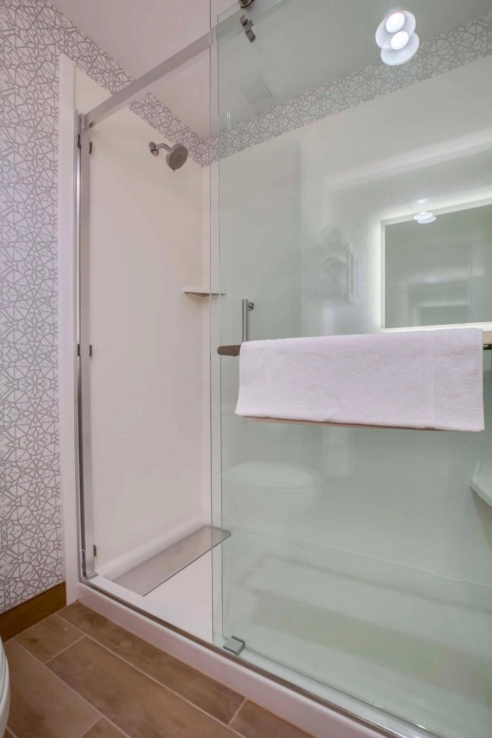 Bathroom in Hampton Inn & Suites By Hilton Louisville East Oxmoor