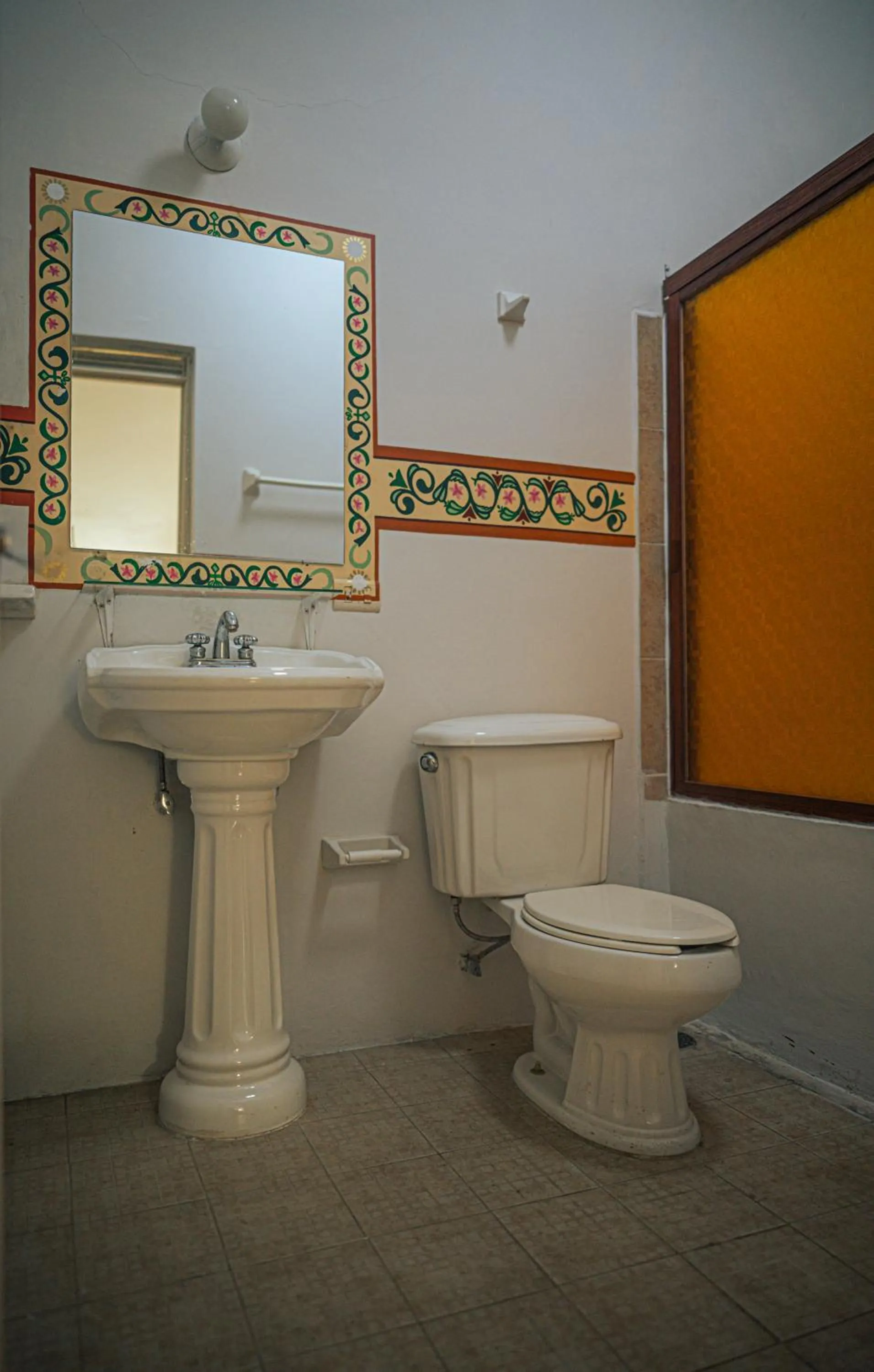 Toilet in Hotel Montecillo