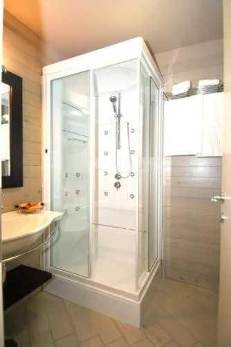 Shower in Hotel Touring