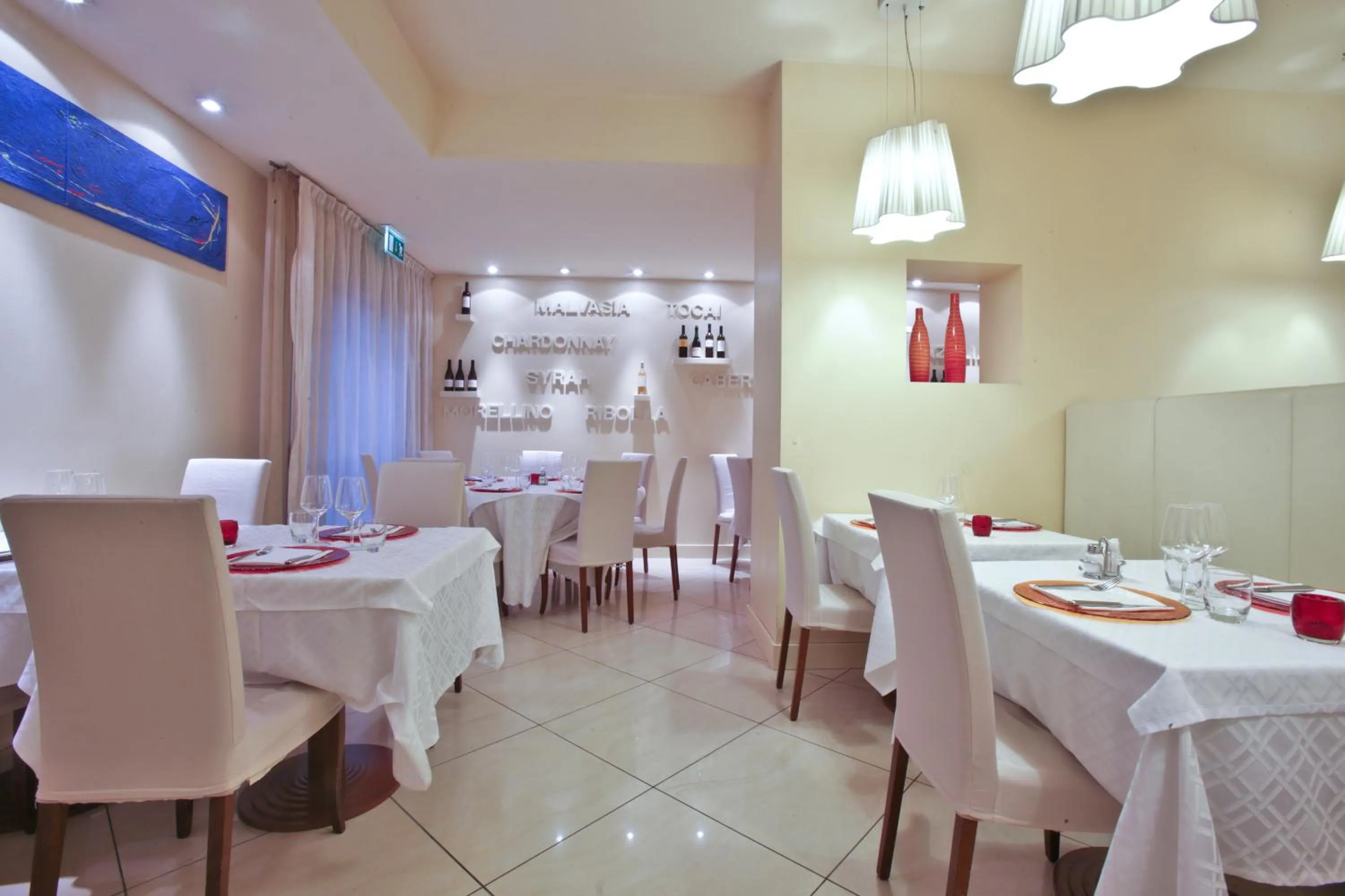 Restaurant/places to eat in Hotel Touring