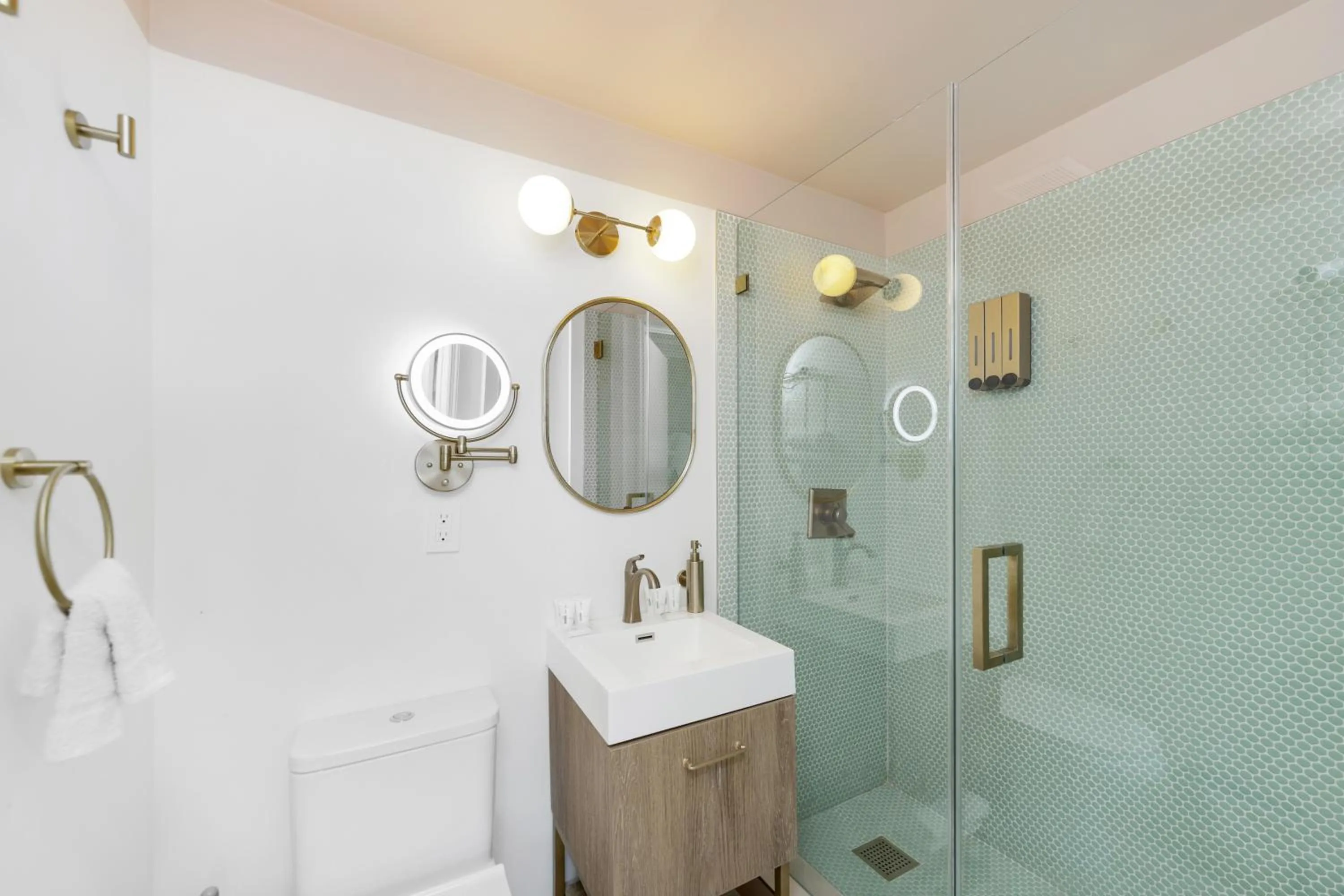 Shower in Ocean Spray Hotel