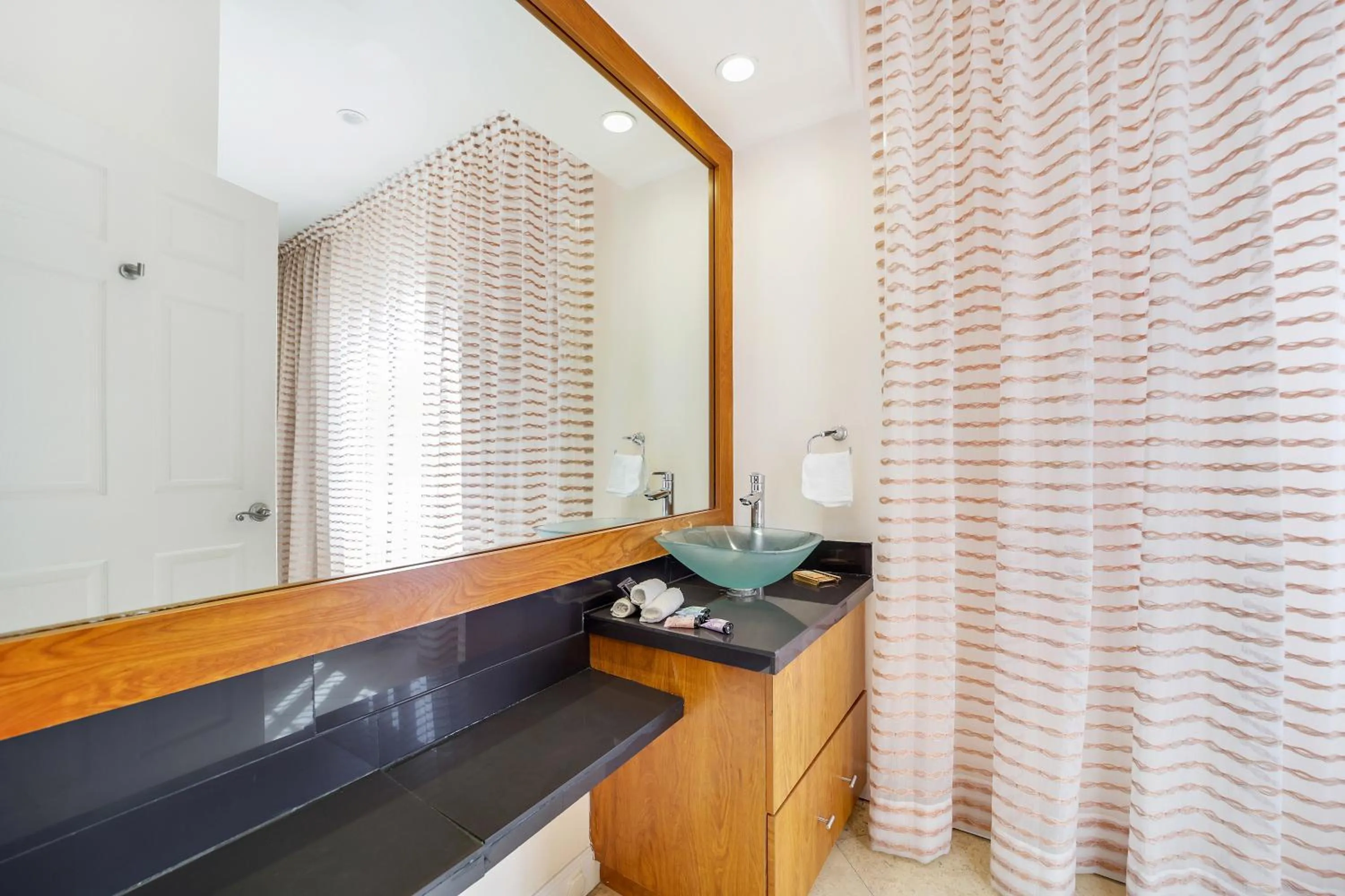 towels in Casa Victoria Orchid Hotel