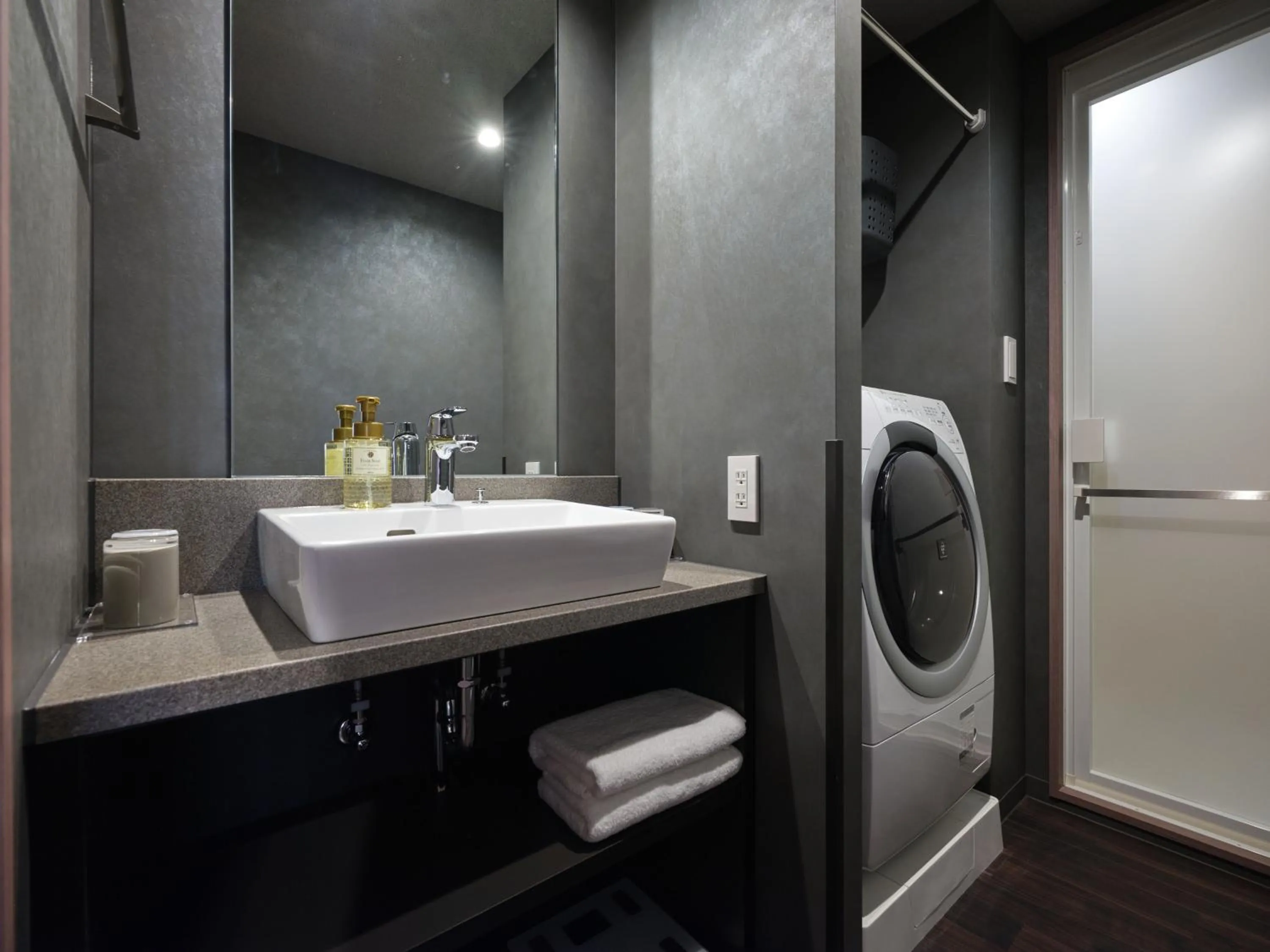 washing machine in MONday Apart Premium OSAKA NAMBA WEST