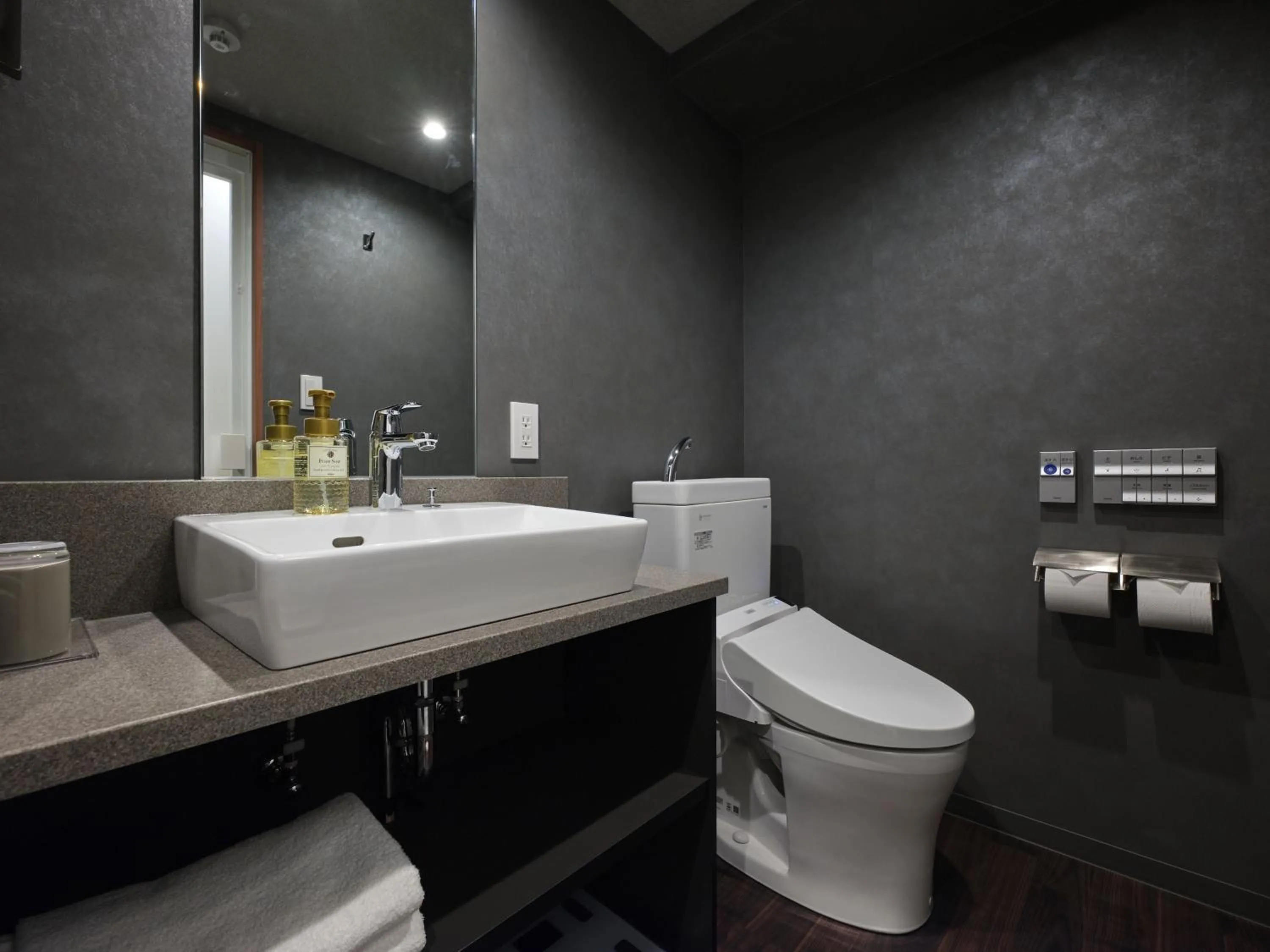 Toilet in MONday Apart Premium OSAKA NAMBA WEST