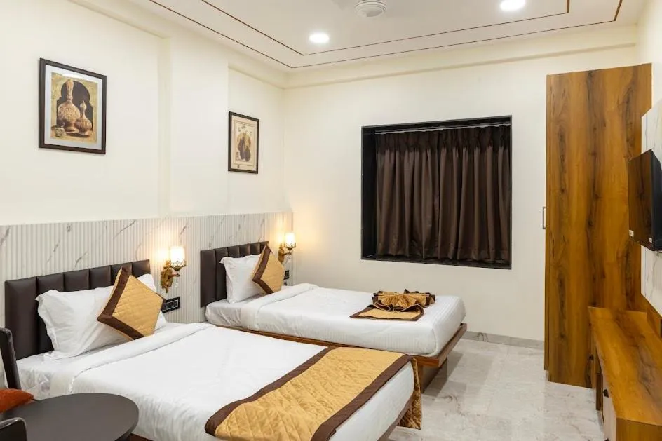 Bed in Hotel Money Plant