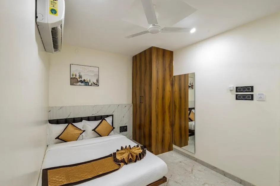 Bed in Hotel Money Plant