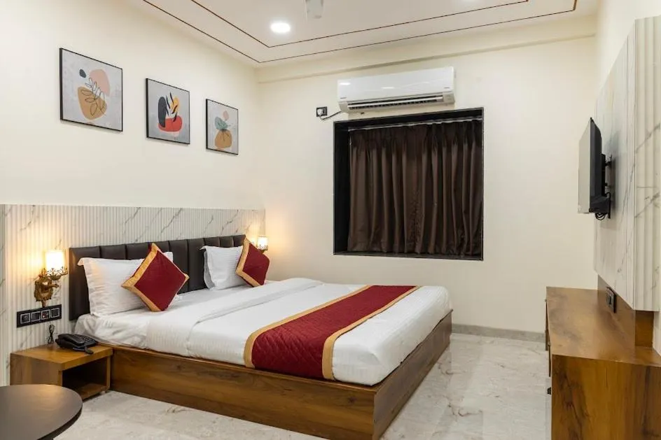 Bed in Hotel Money Plant