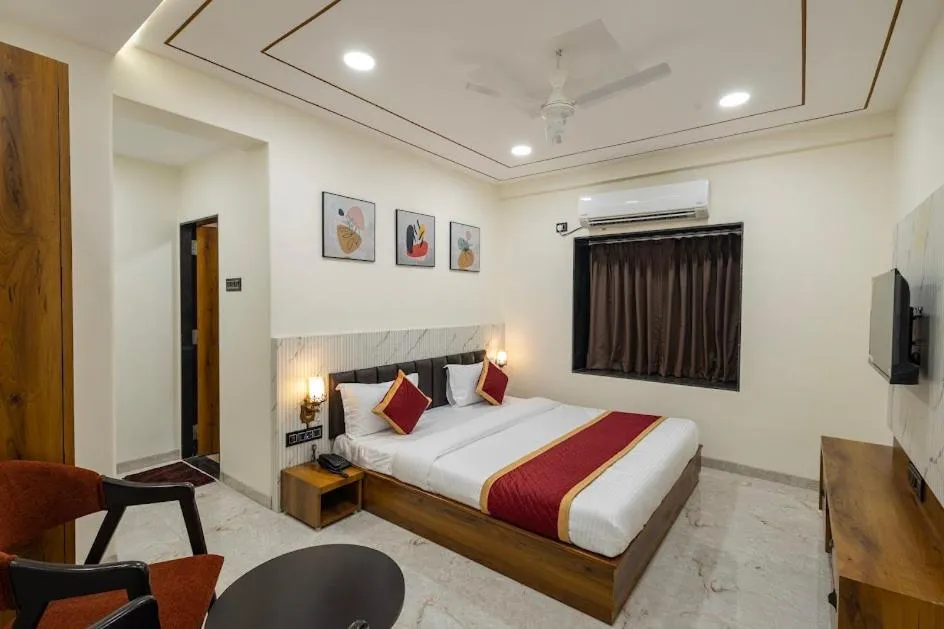 Bed in Hotel Money Plant