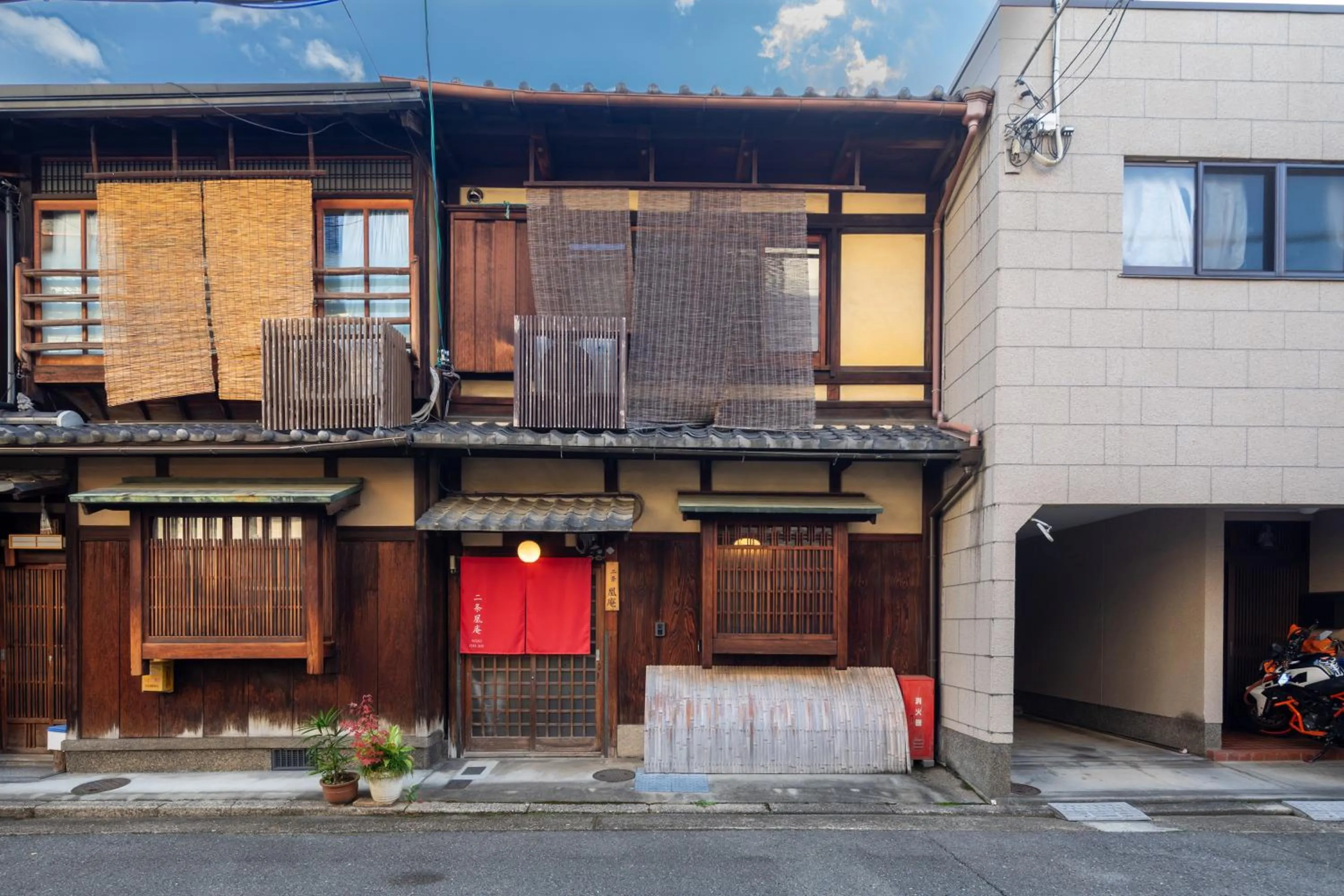 Property building in Nijo-Ouan