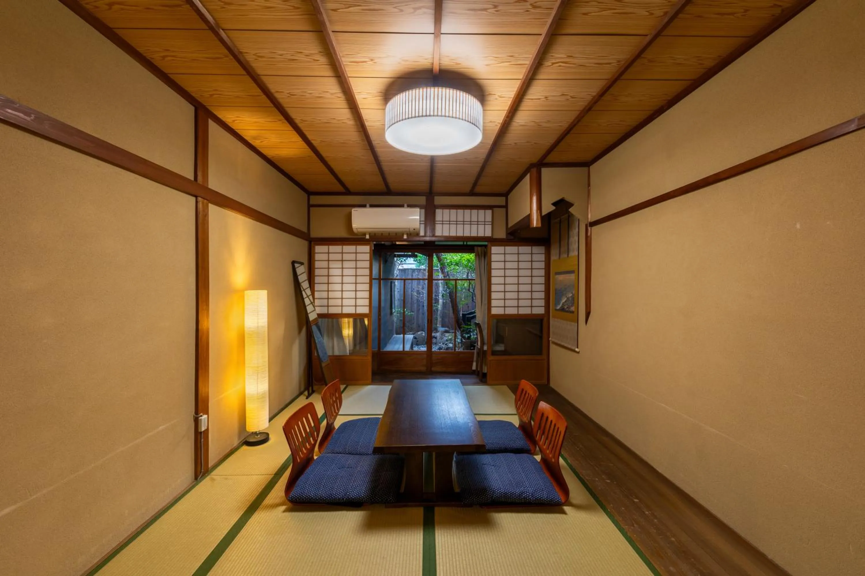 Photo of the whole room, Bed in Nijo-Ouan