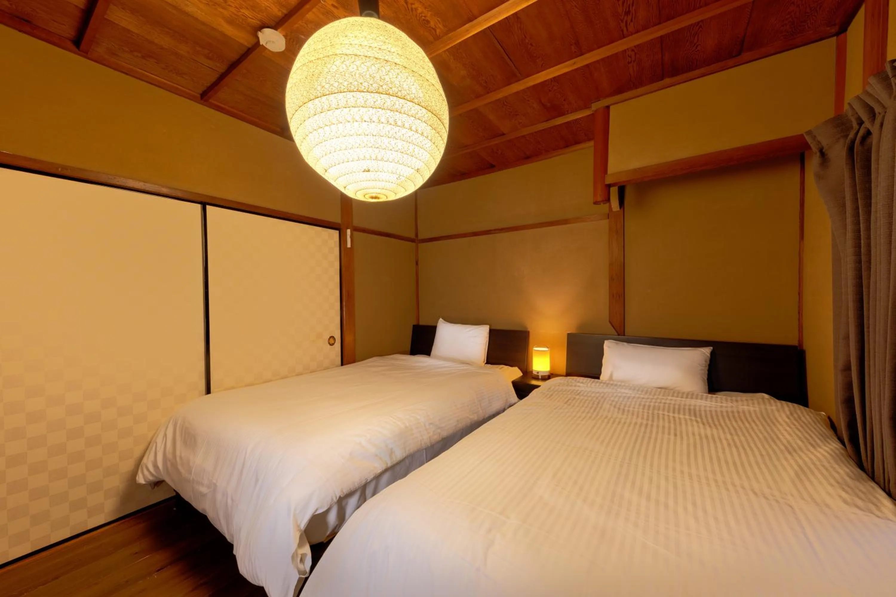 Photo of the whole room, Bed in Nijo-Ouan