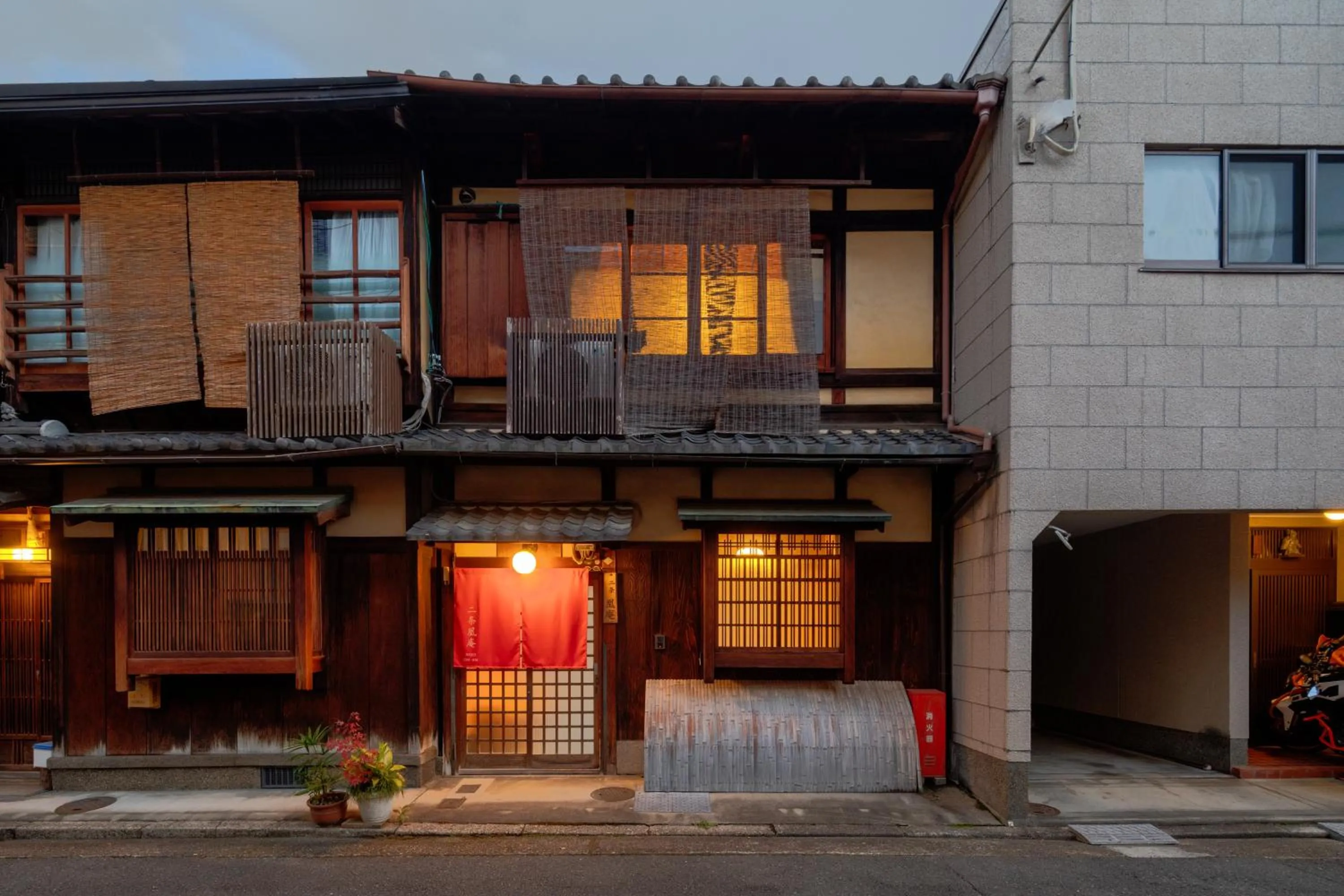 Property building in Nijo-Ouan