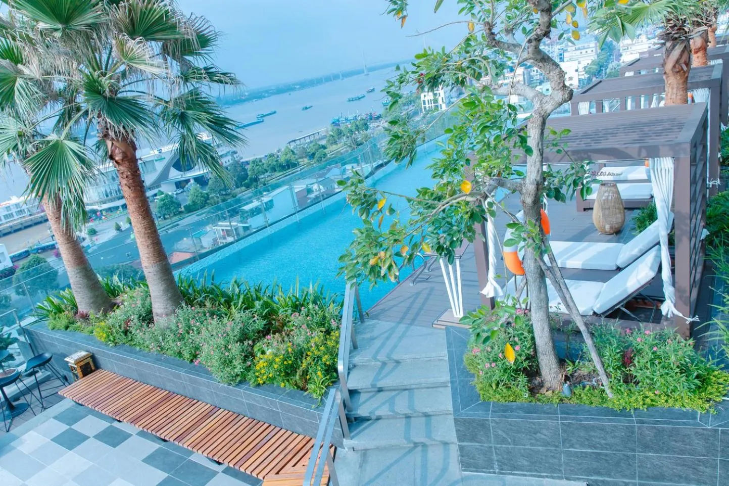 Swimming pool in CENTRAL PLAZA HOTEL - Mỹ Tho