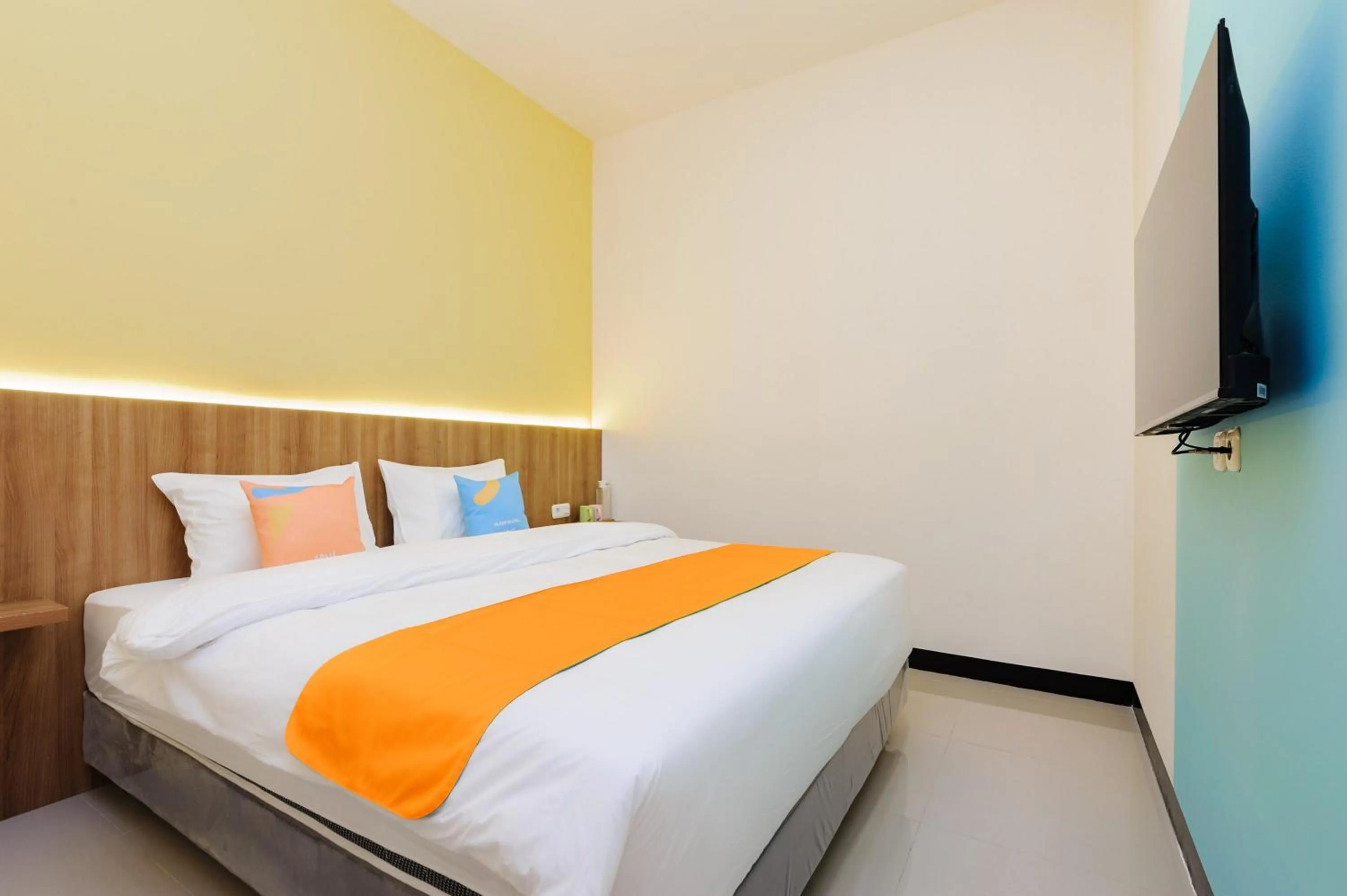 Bedroom, Bed in Sans Max Living Tangerang