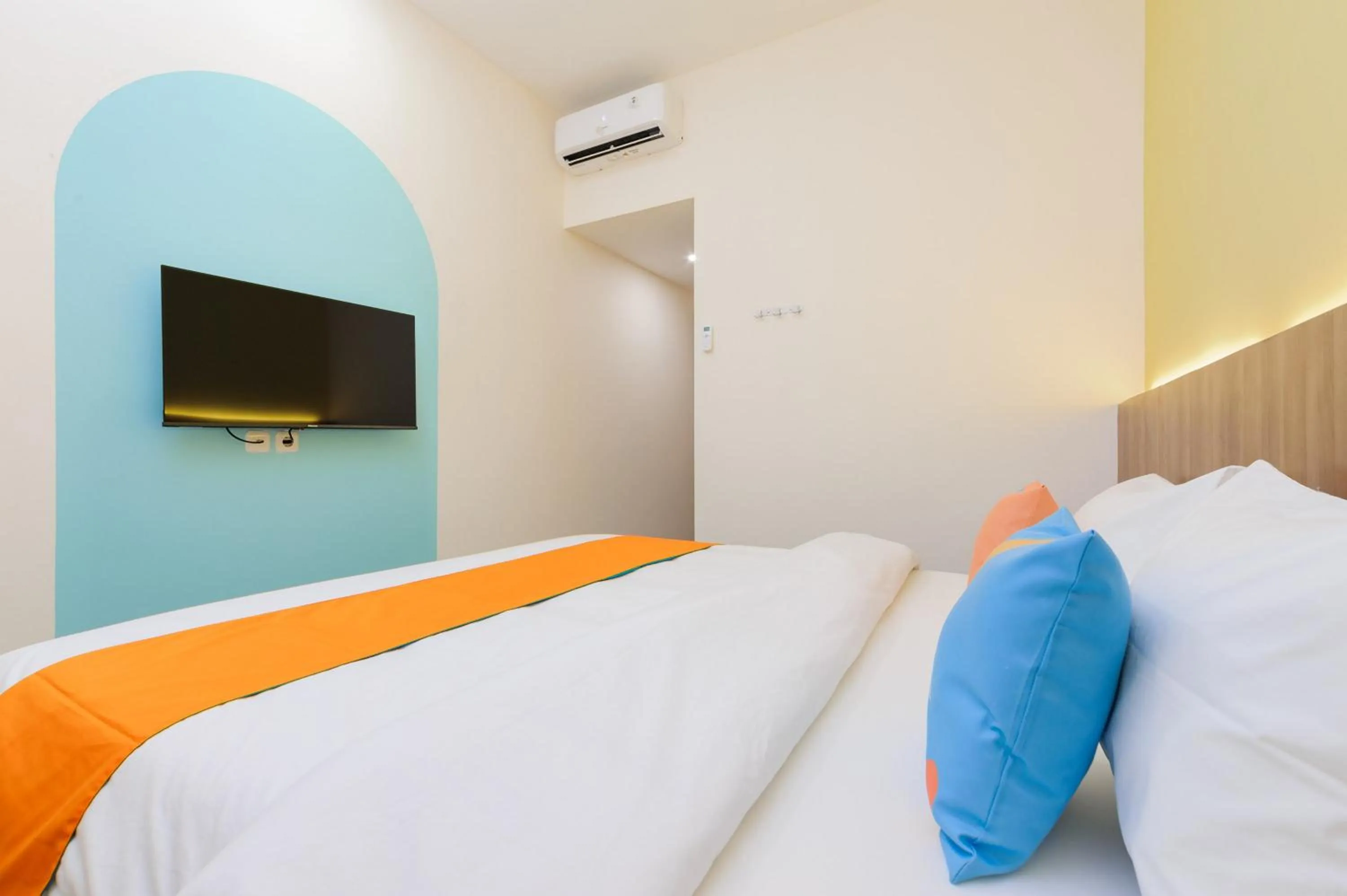 Bedroom, Bed in Sans Max Living Tangerang