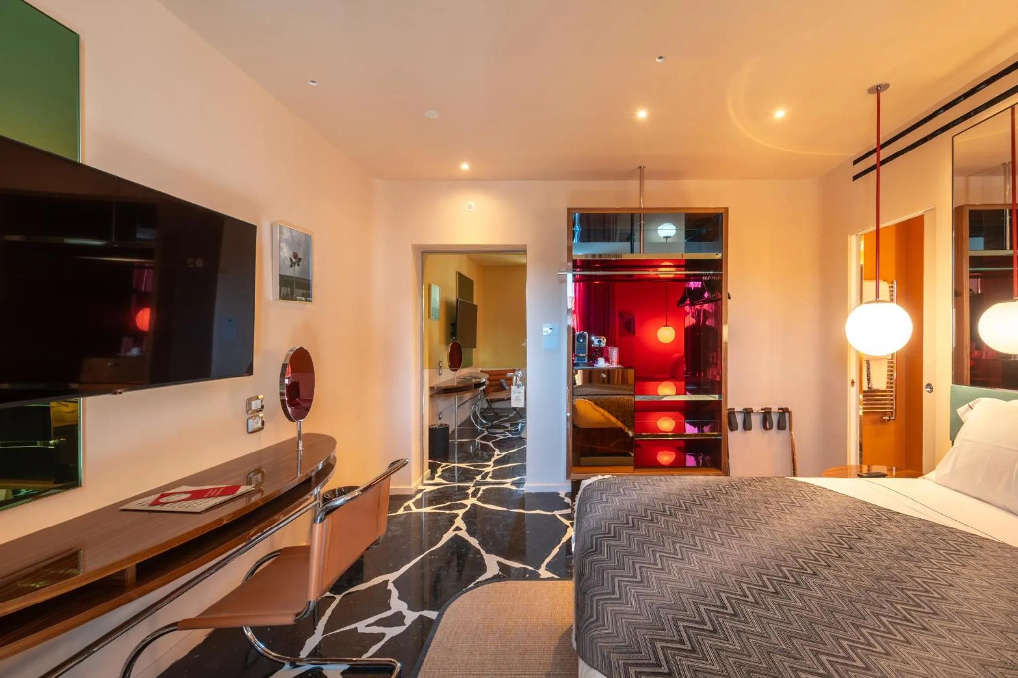 TV and multimedia, Bed in Hotel Calimala Milano