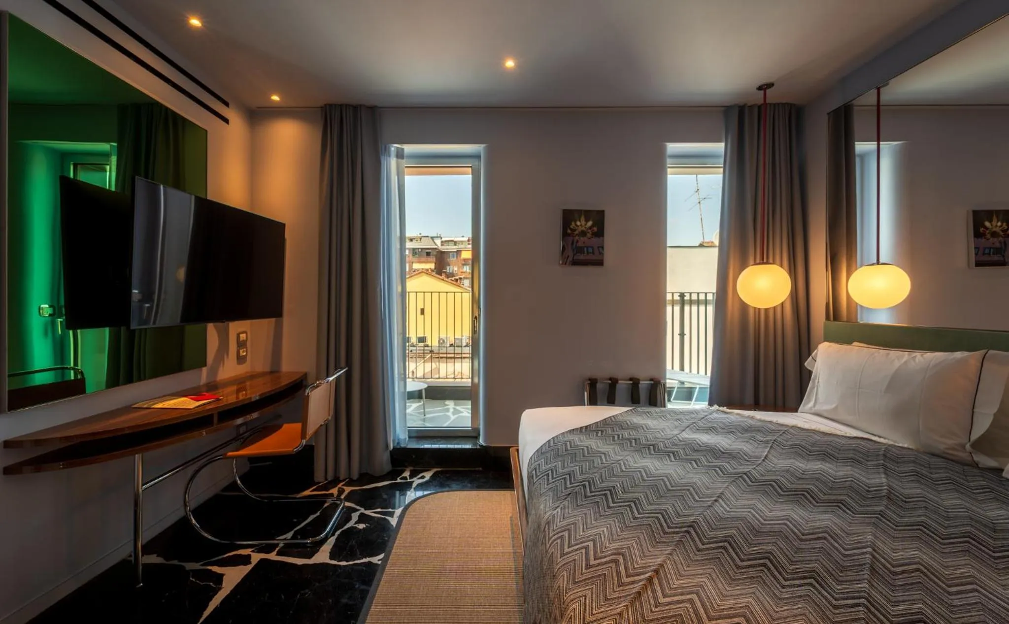 TV and multimedia, Bed in Hotel Calimala Milano