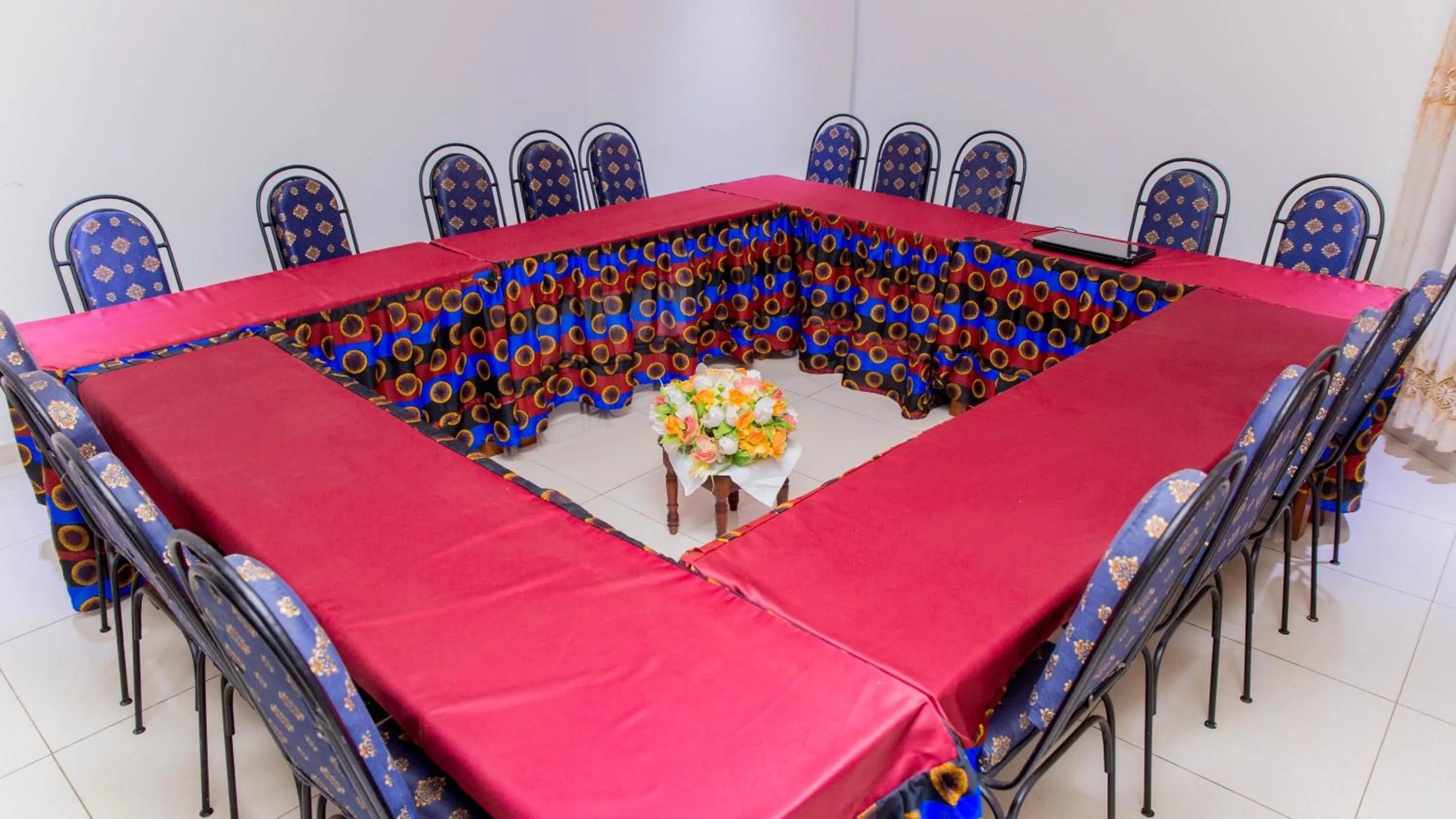 Meeting/conference room in Mountain's View Hotel