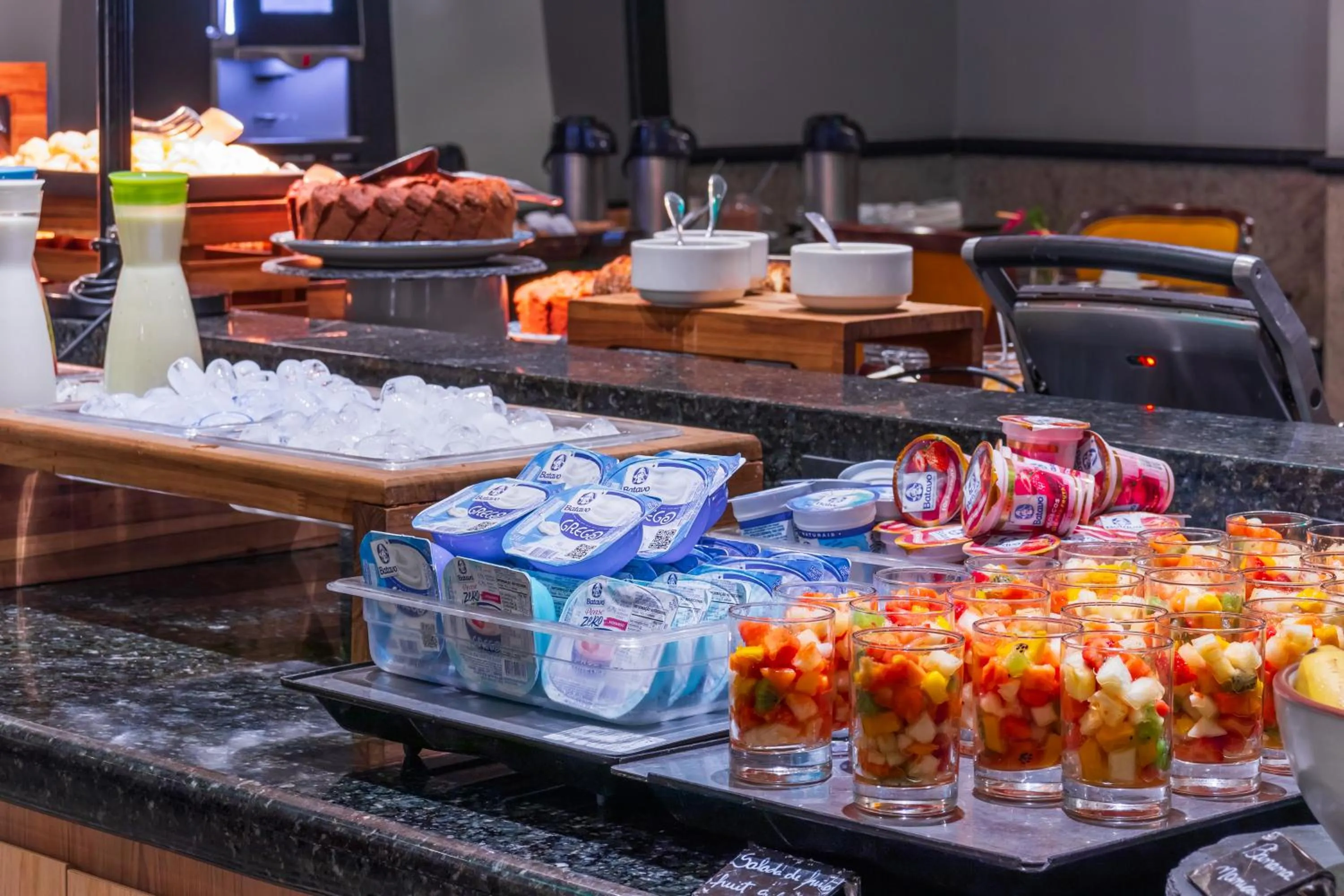 Food and drinks in Parque Balneário Hotel Santos by Castelo Itaipava