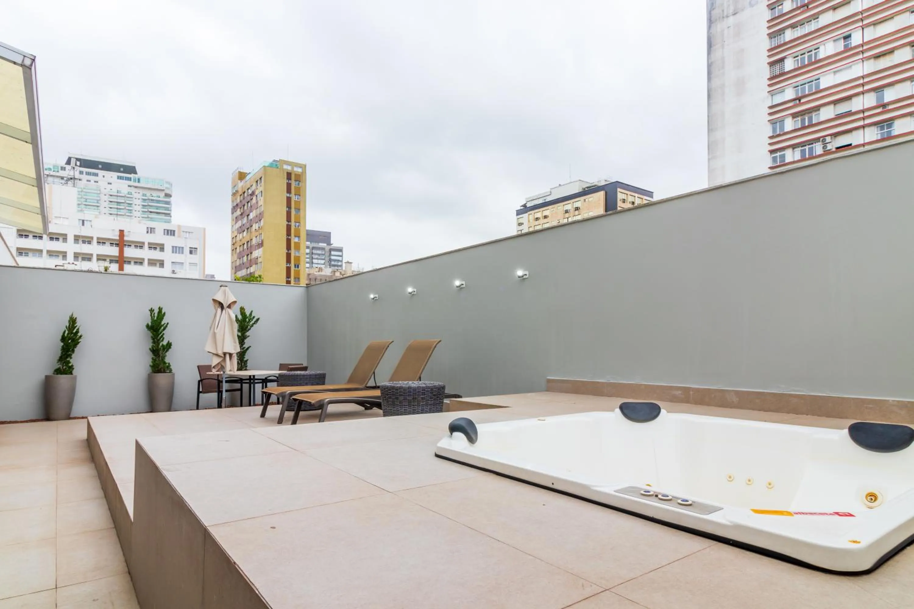 Hot Tub in Parque Balneário Hotel Santos by Castelo Itaipava