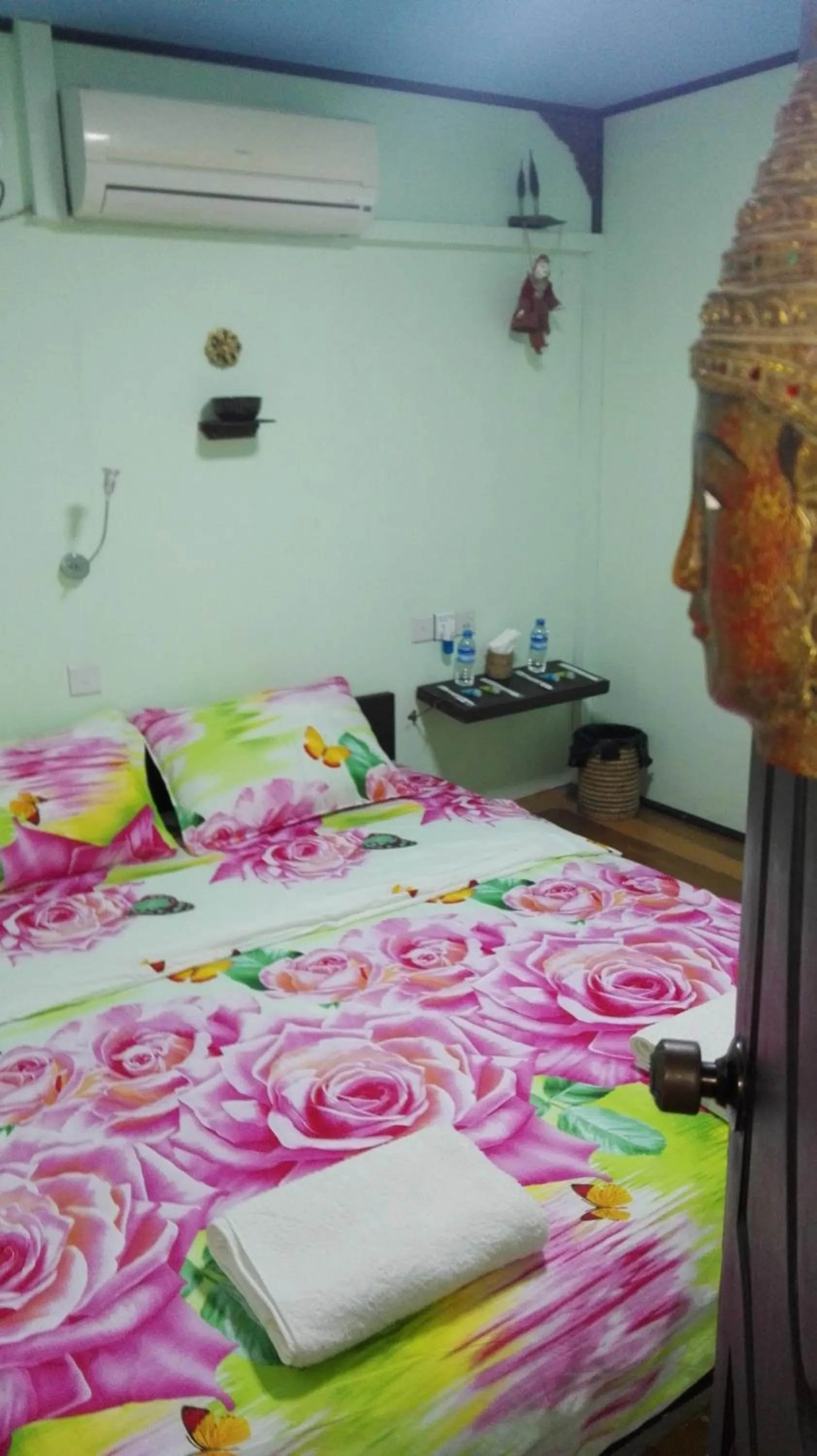 Bedroom, Bed in Shannkalay Hostel