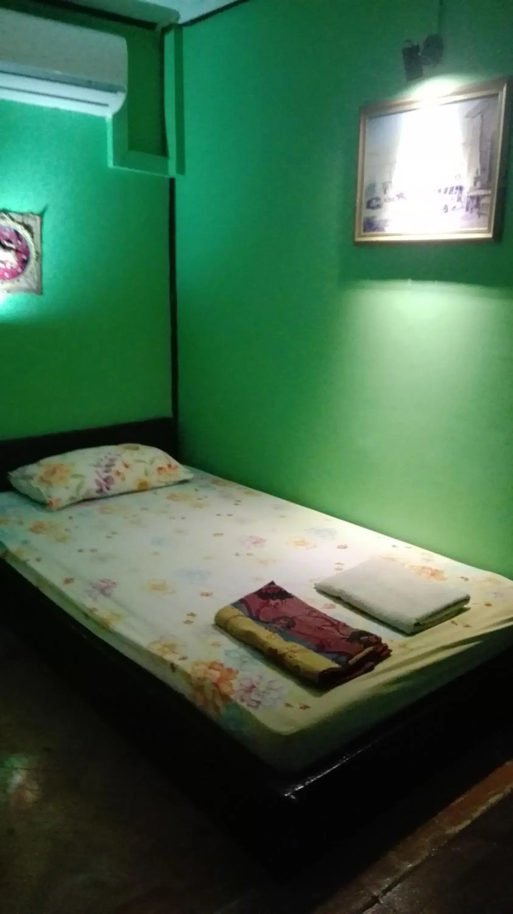Budget Single Room - single occupancy in Shannkalay Hostel Budget Single Room - single occupancy in Shannkalay Hostel