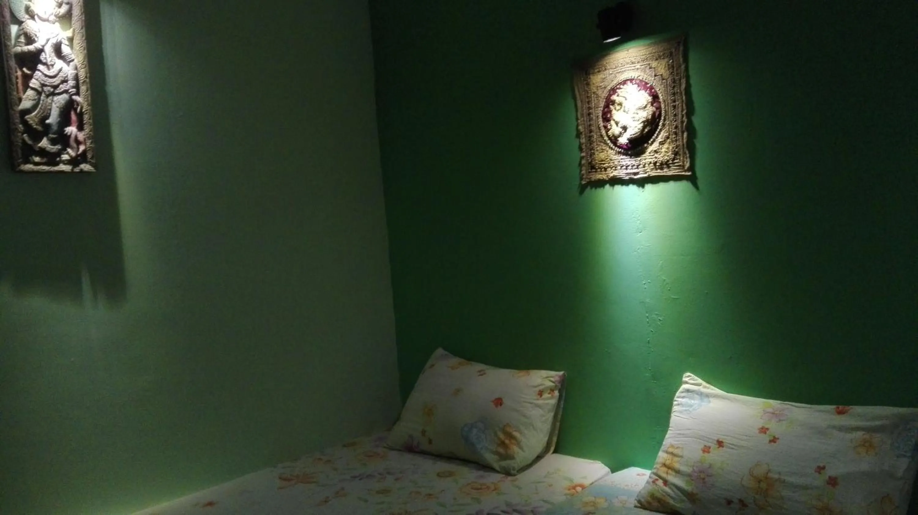 Decorative detail, Bed in Shannkalay Hostel