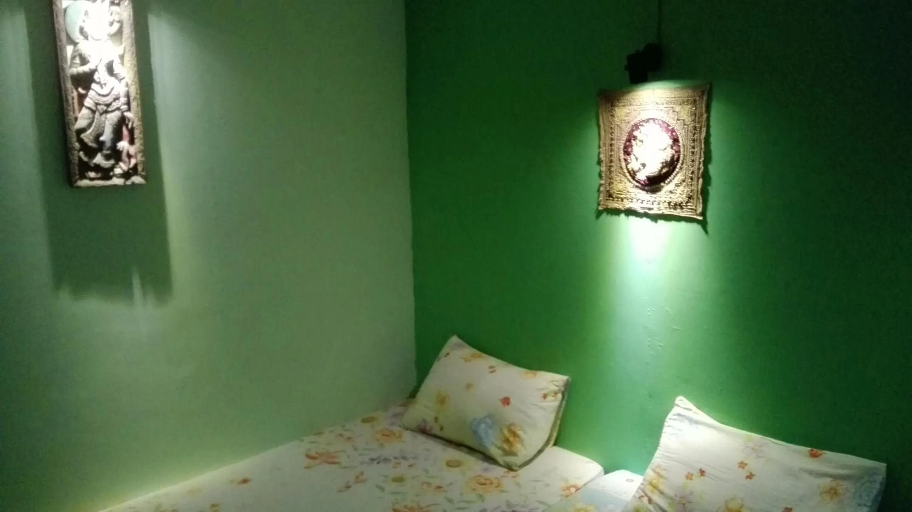 Decorative detail, Bed in Shannkalay Hostel