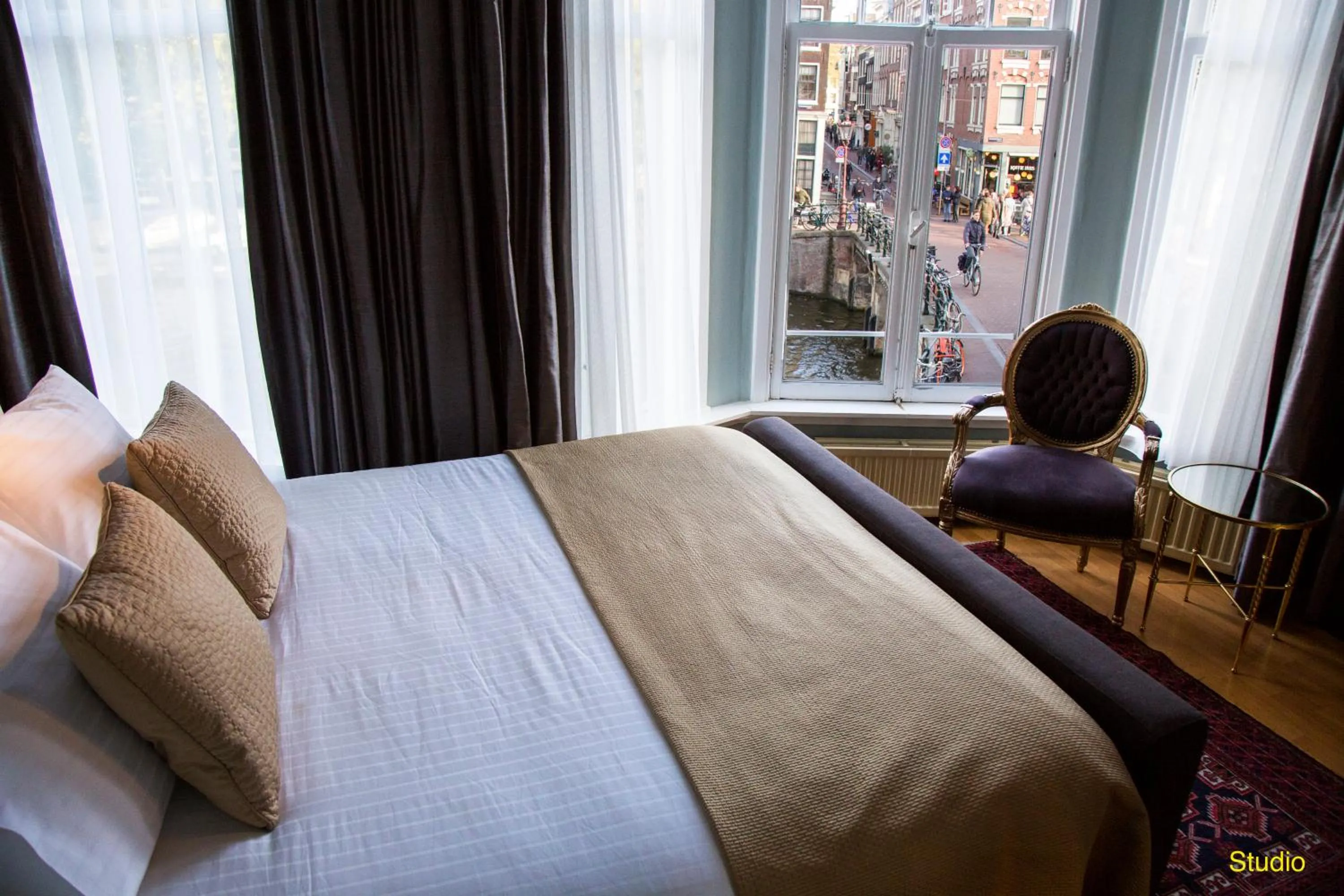 View (from property/room), Bed in Décor Canal House