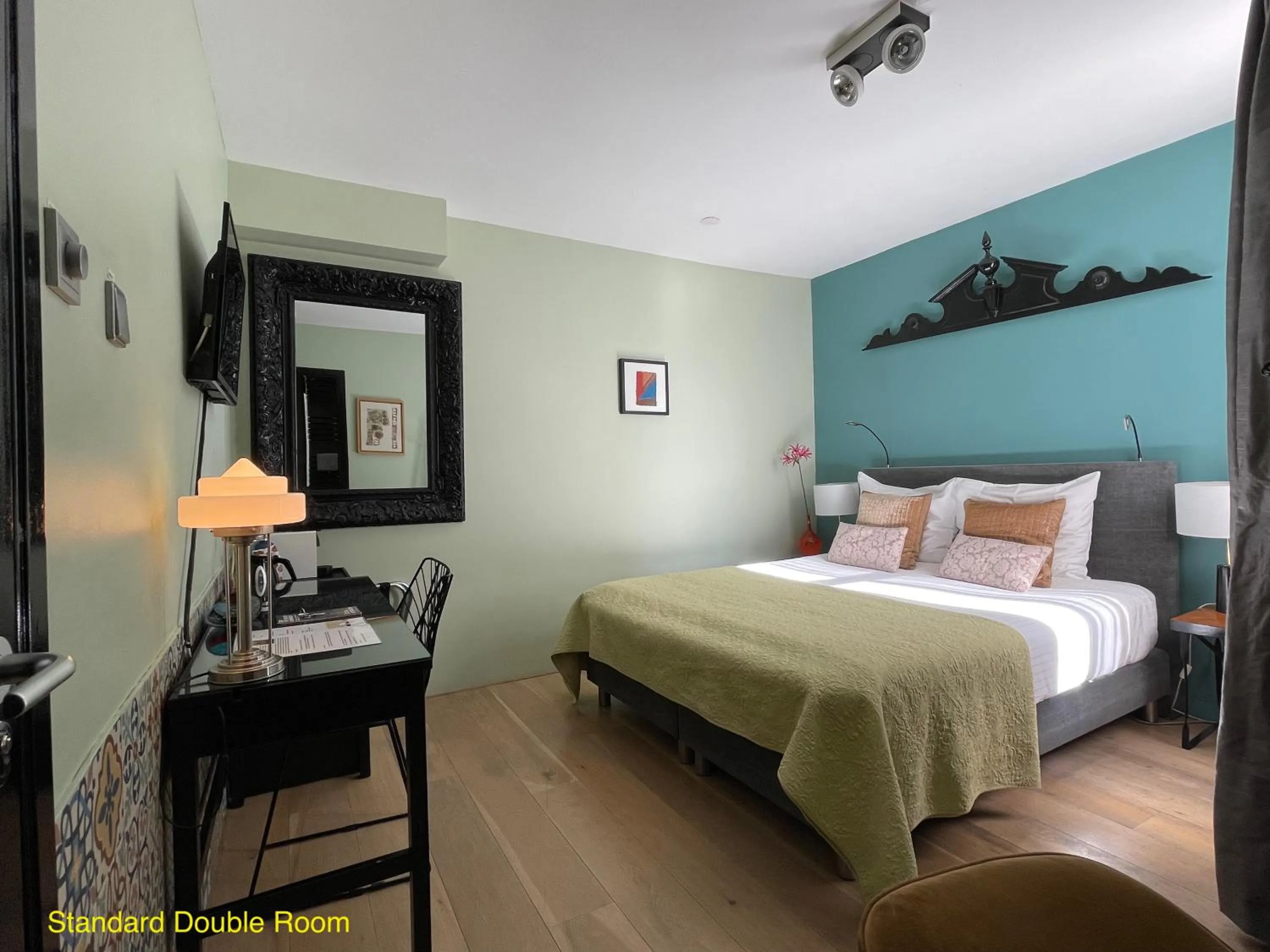 Bedroom, Bed in Décor Canal House