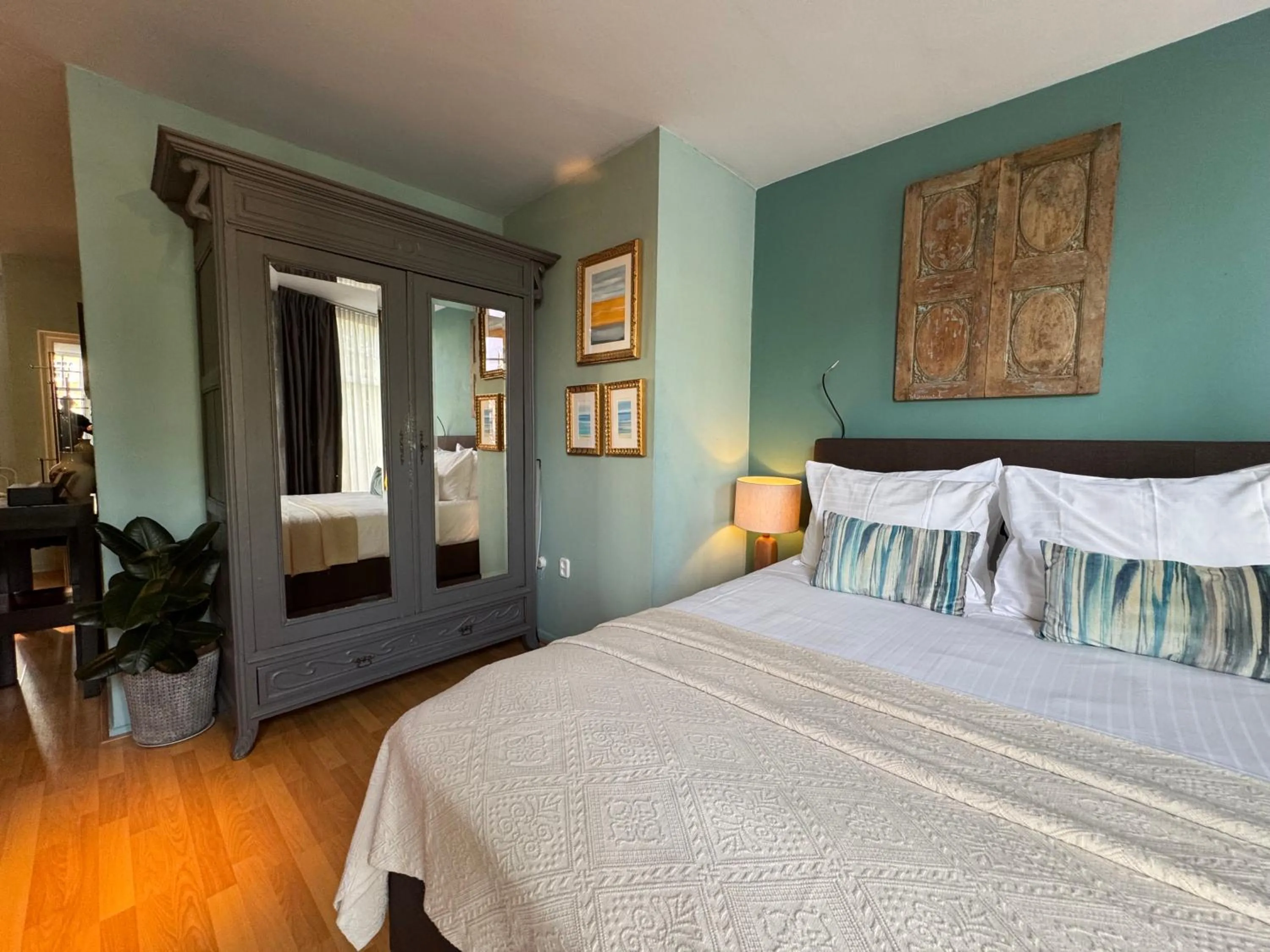 Bedroom, Bed in Décor Canal House