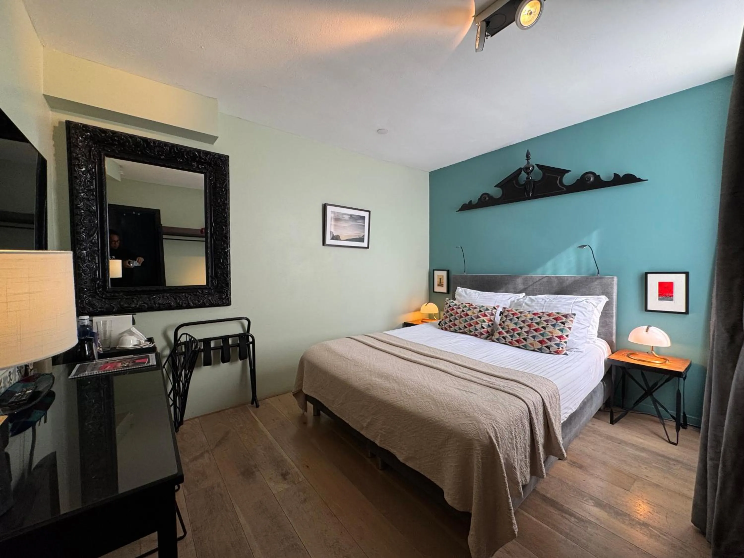 Bathroom, Bed in Décor Canal House