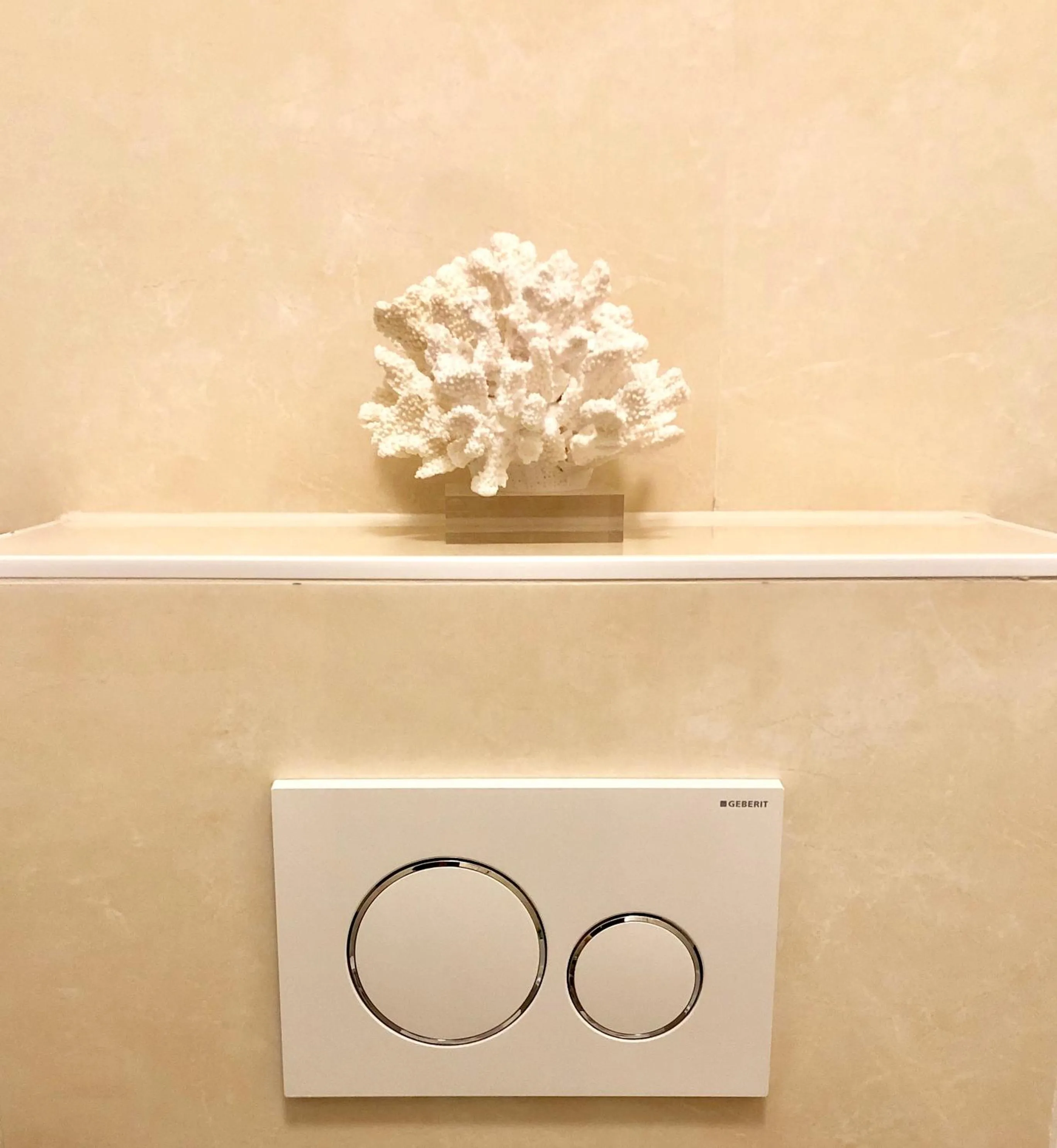 Toilet in Décor Canal House