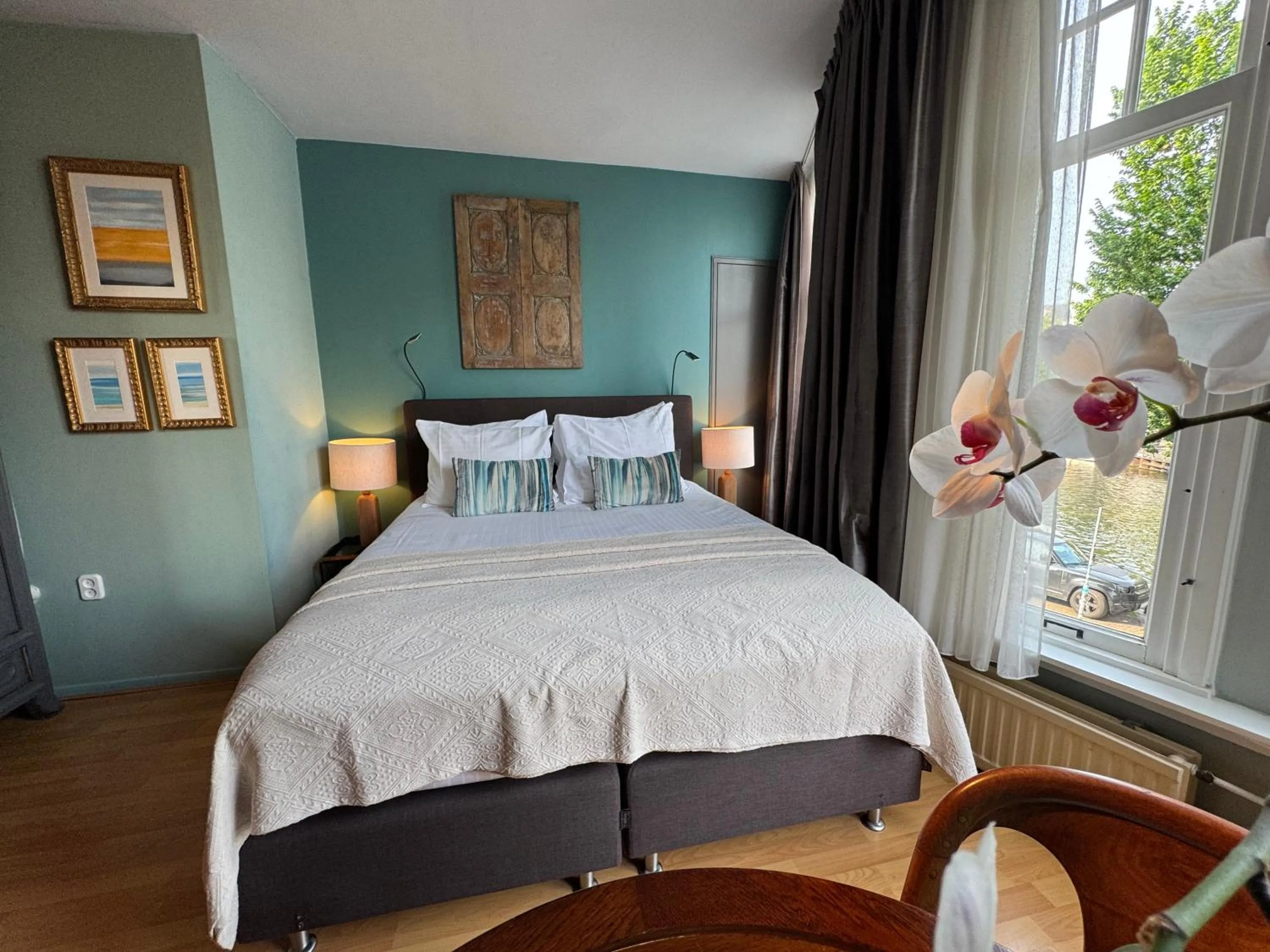 Bedroom, Bed in Décor Canal House