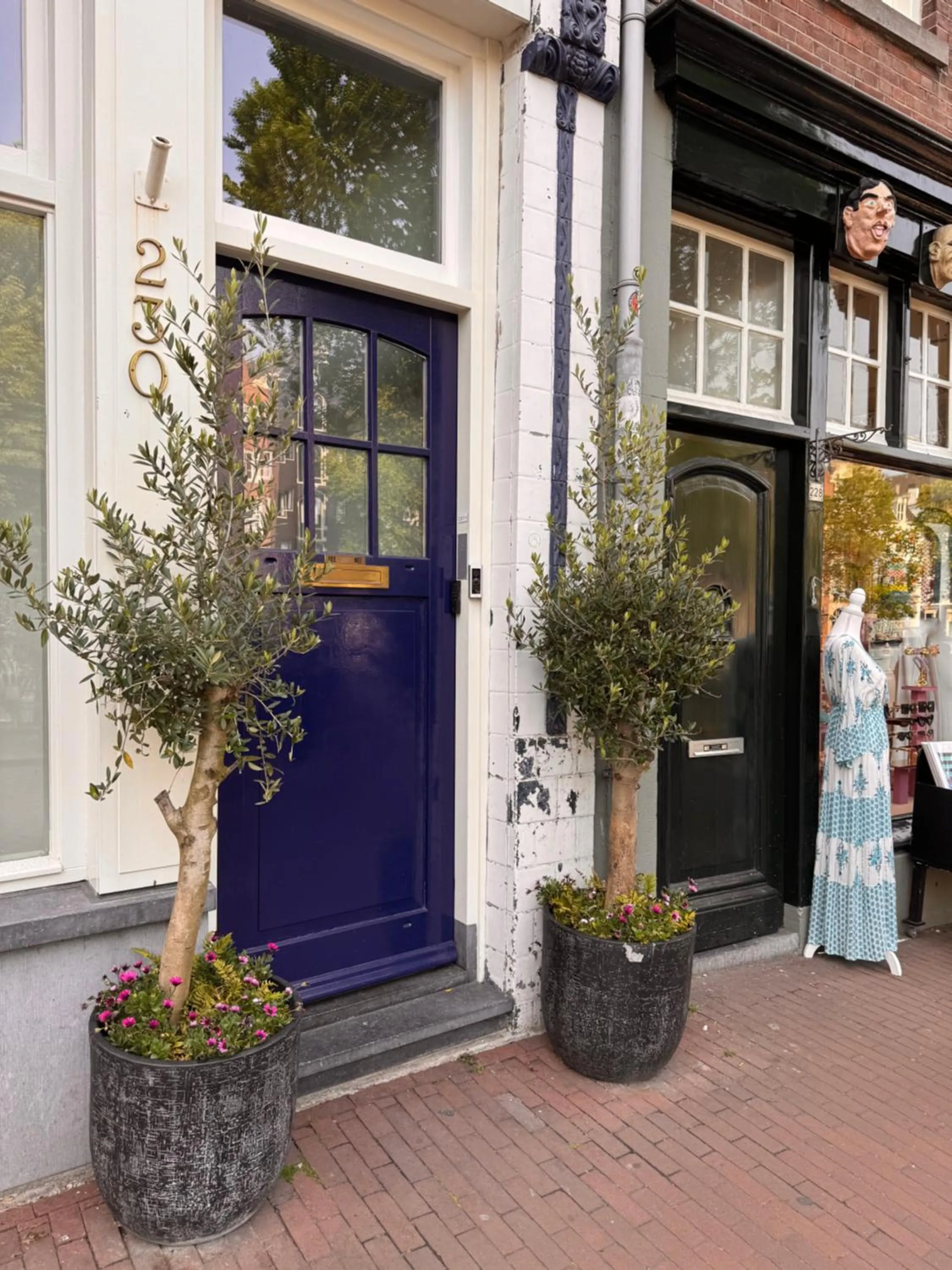 Property building in Décor Canal House