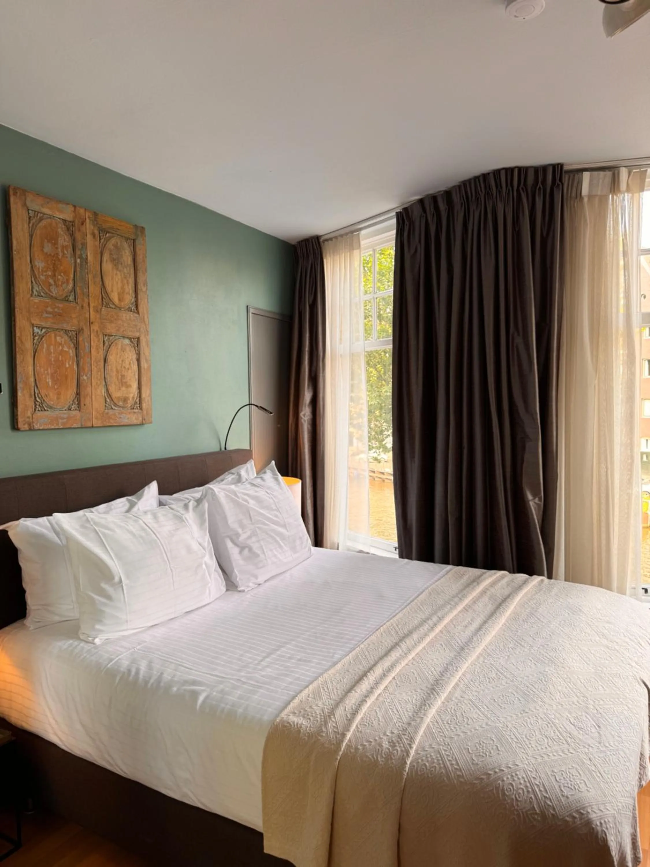 Bedroom, Bed in Décor Canal House