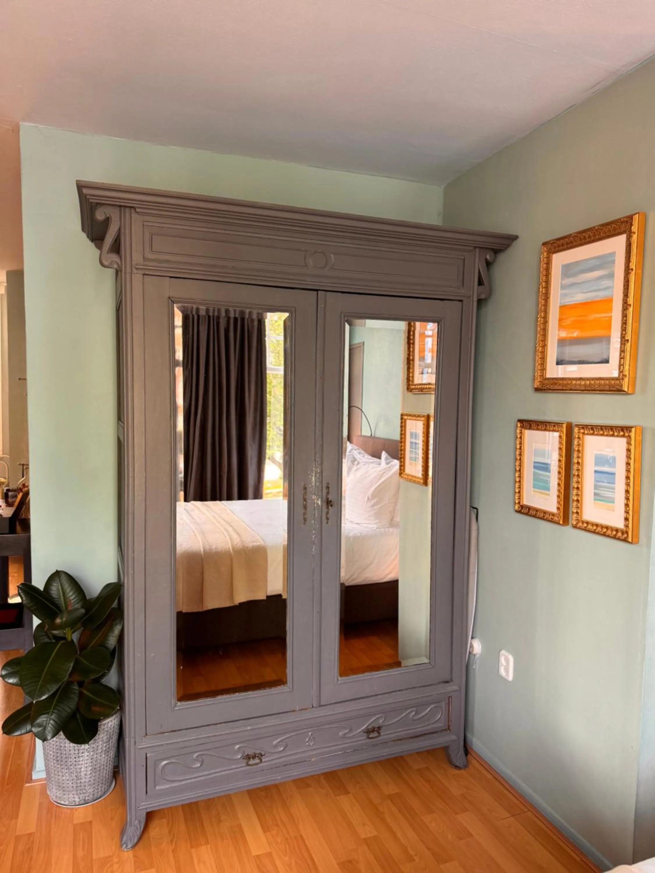 Bedroom, Bed in Décor Canal House