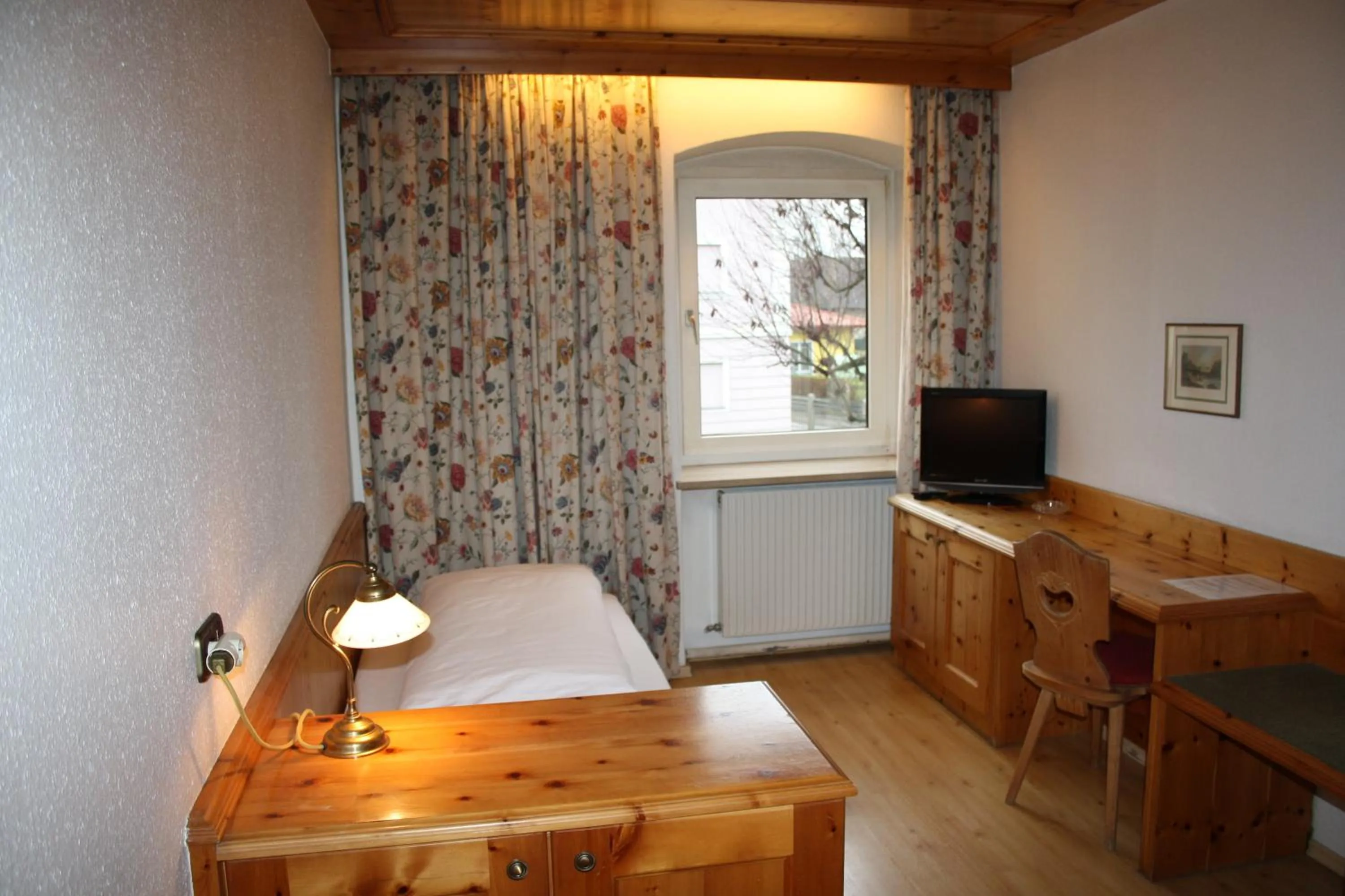 Bed in Hotel Alhartinger Hof