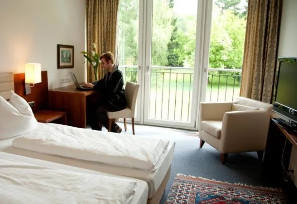 Bed in Hotel Alhartinger Hof