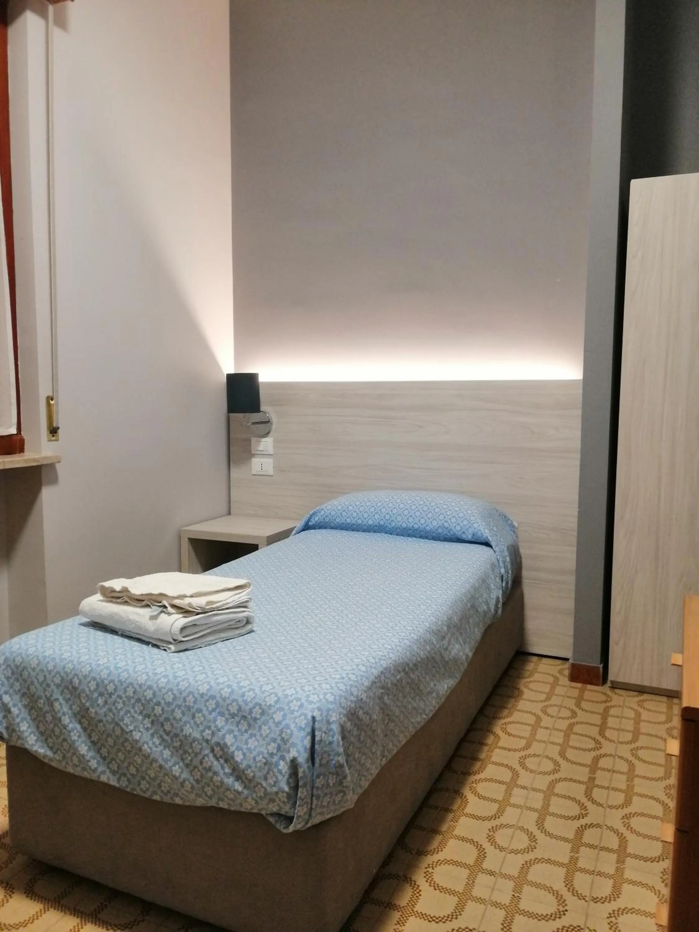 Bed in Cannone d'Oro