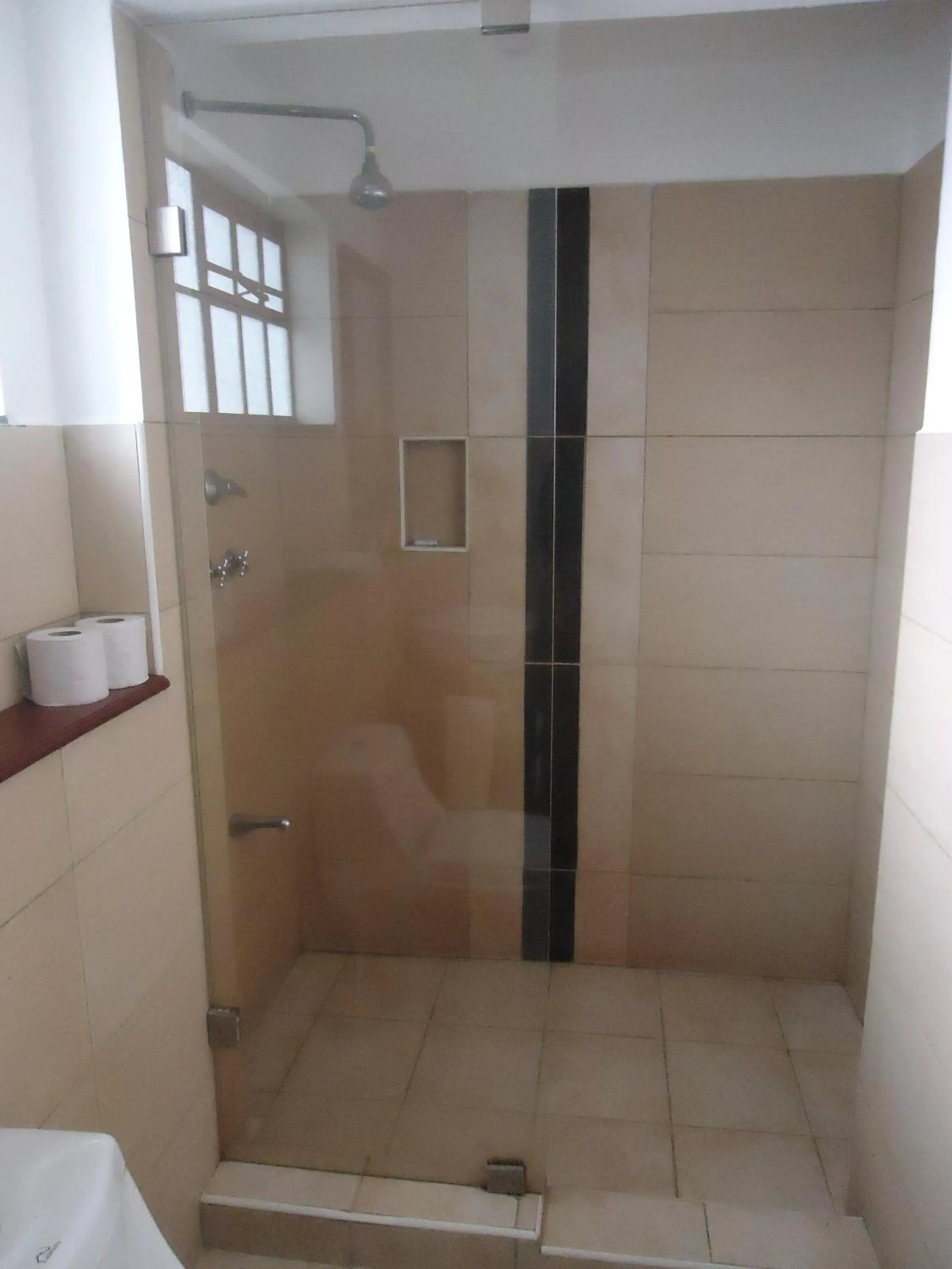 Shower in Mara River Lodge