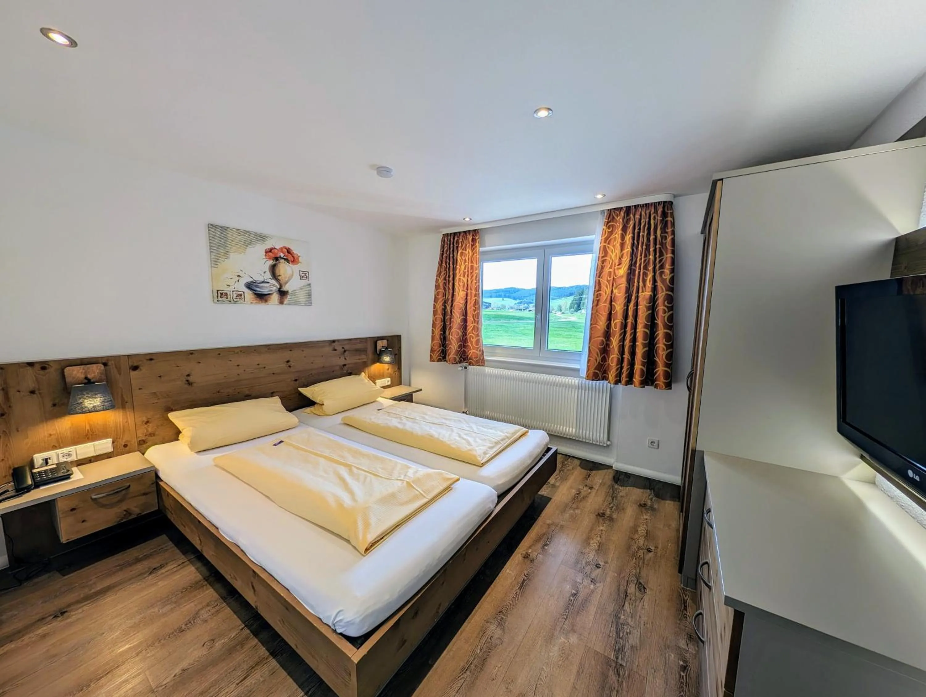 Bedroom, Bed in Hotel Zum Löwen - Unteres Wirtshaus