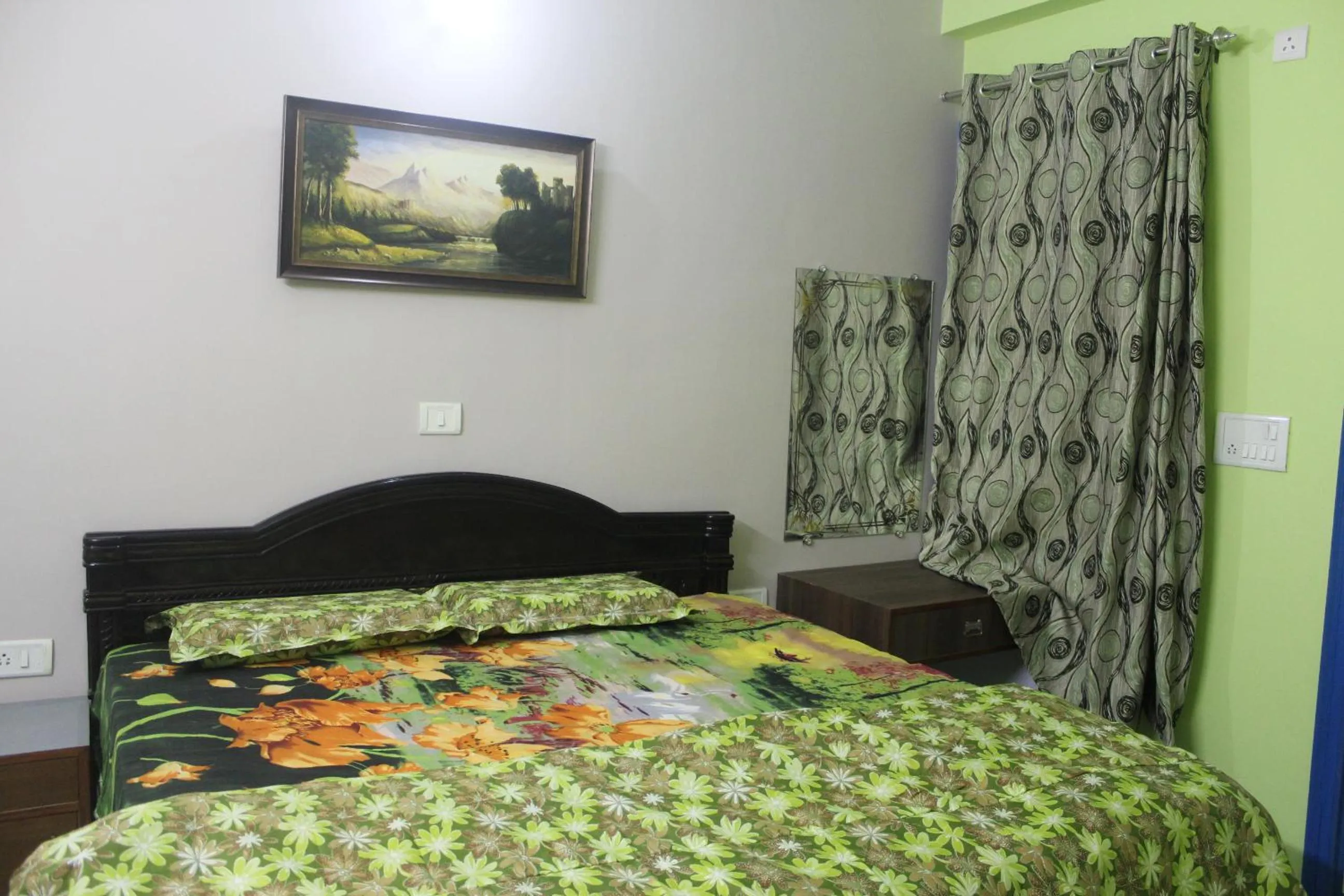 Bedroom in Hotel Golden Crown Laxman Jhula