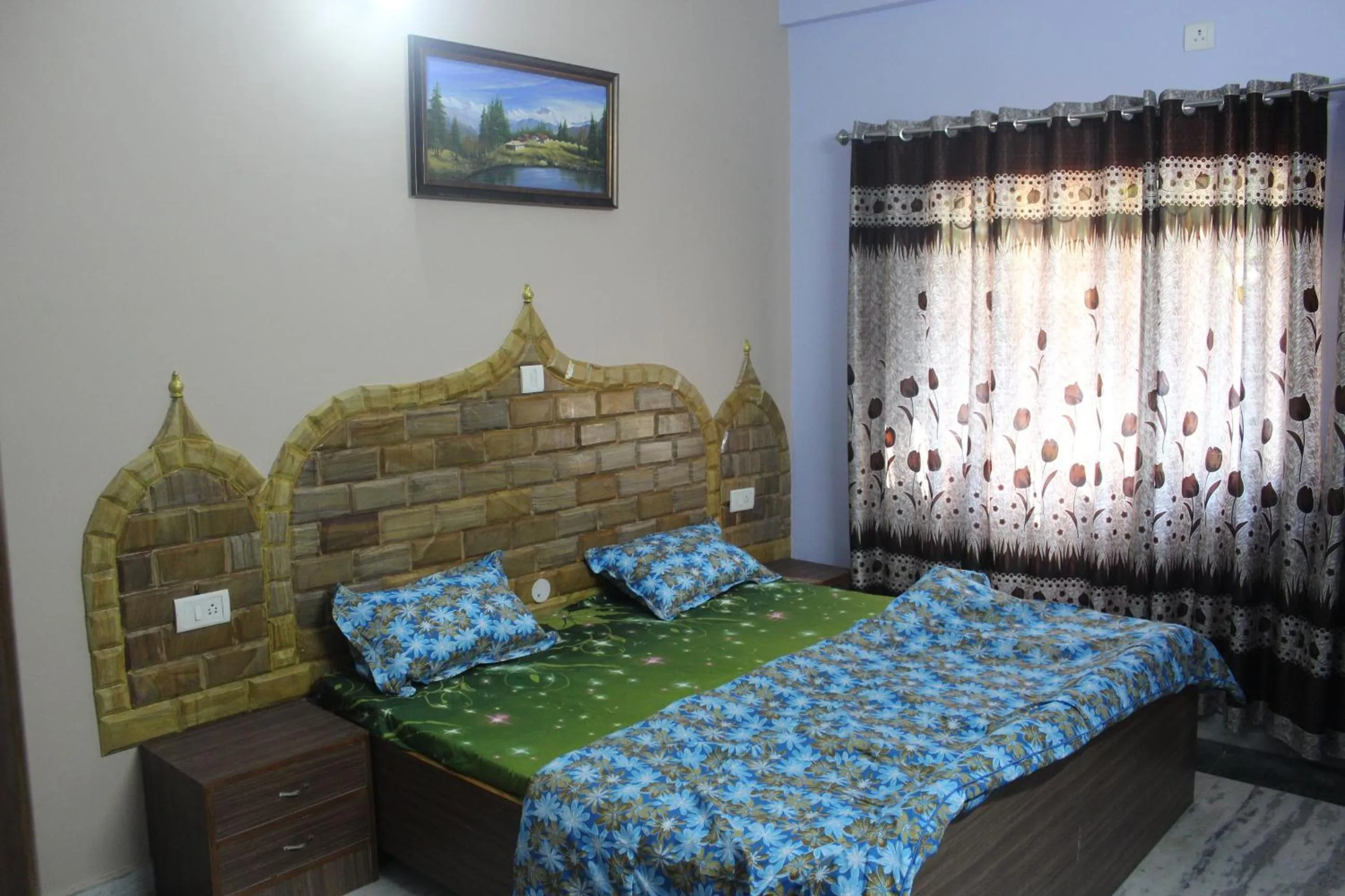 Bedroom in Hotel Golden Crown Laxman Jhula
