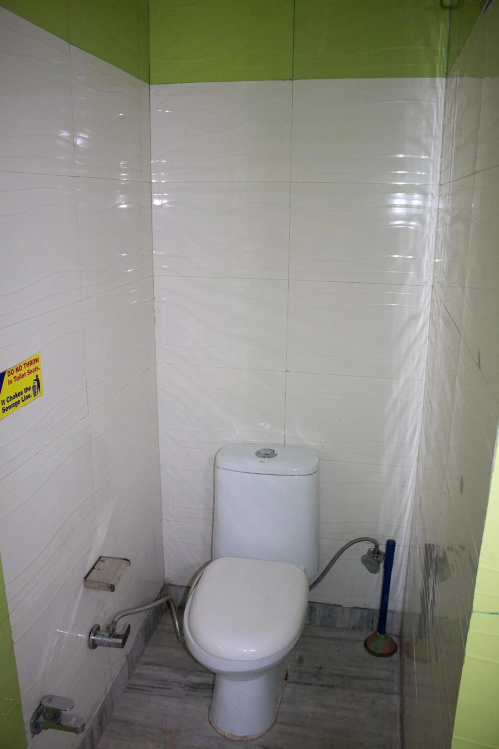 Bathroom in Hotel Golden Crown Laxman Jhula