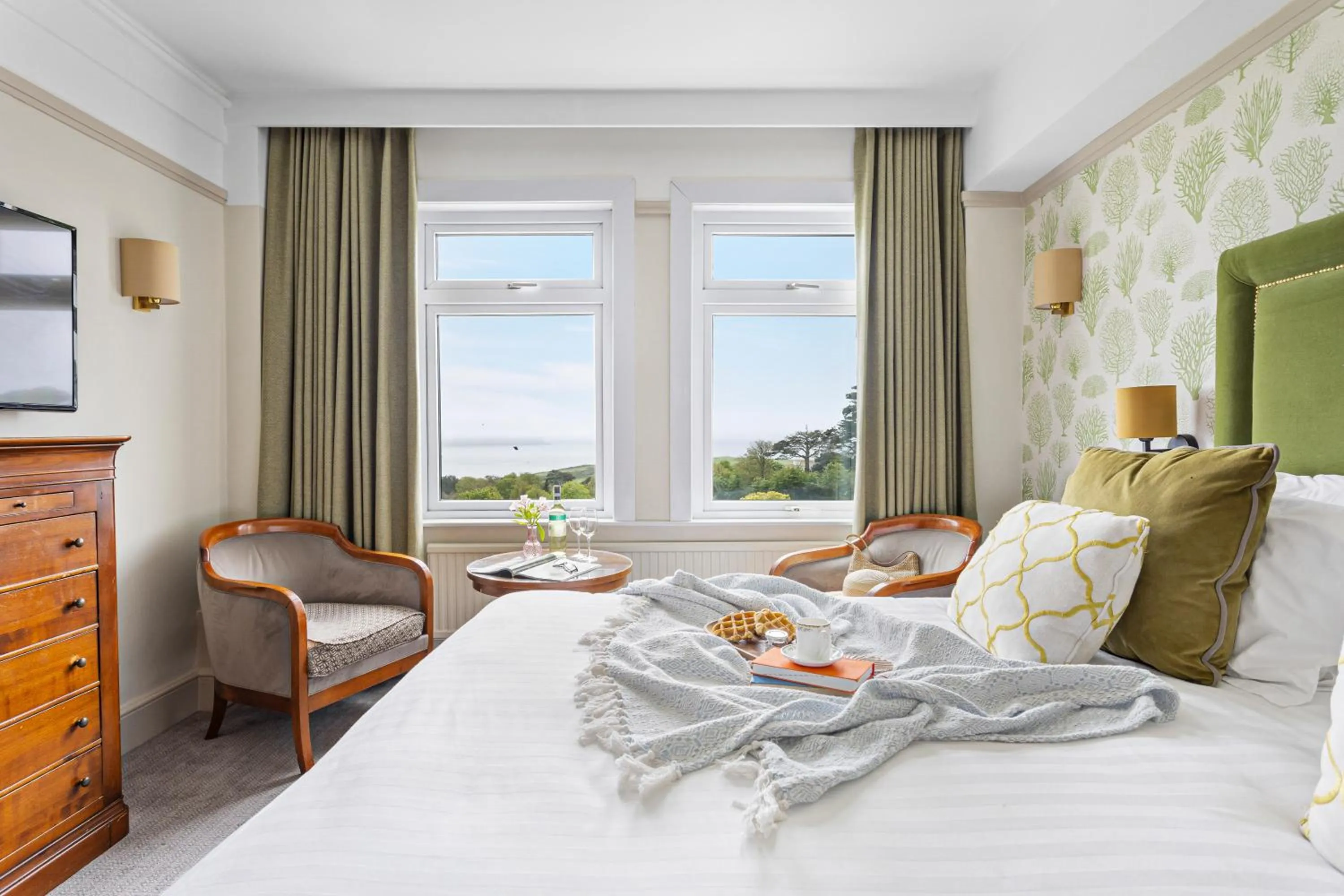 Bedroom, Bed in Thurlestone Hotel