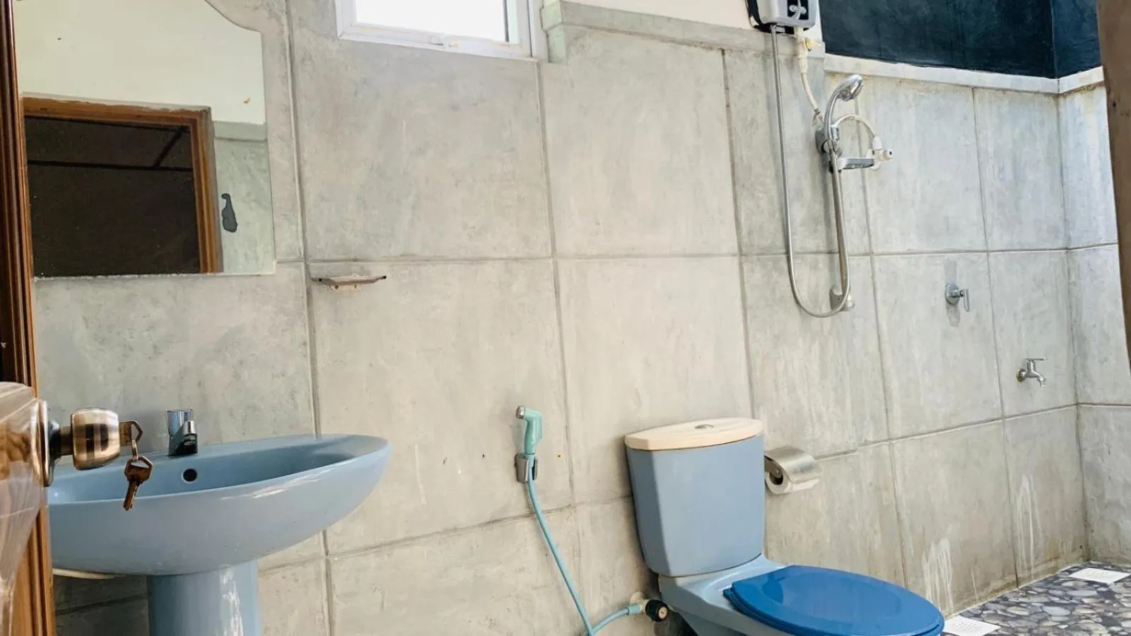 Shower in Sisira Natural Lodge - Sigiriya