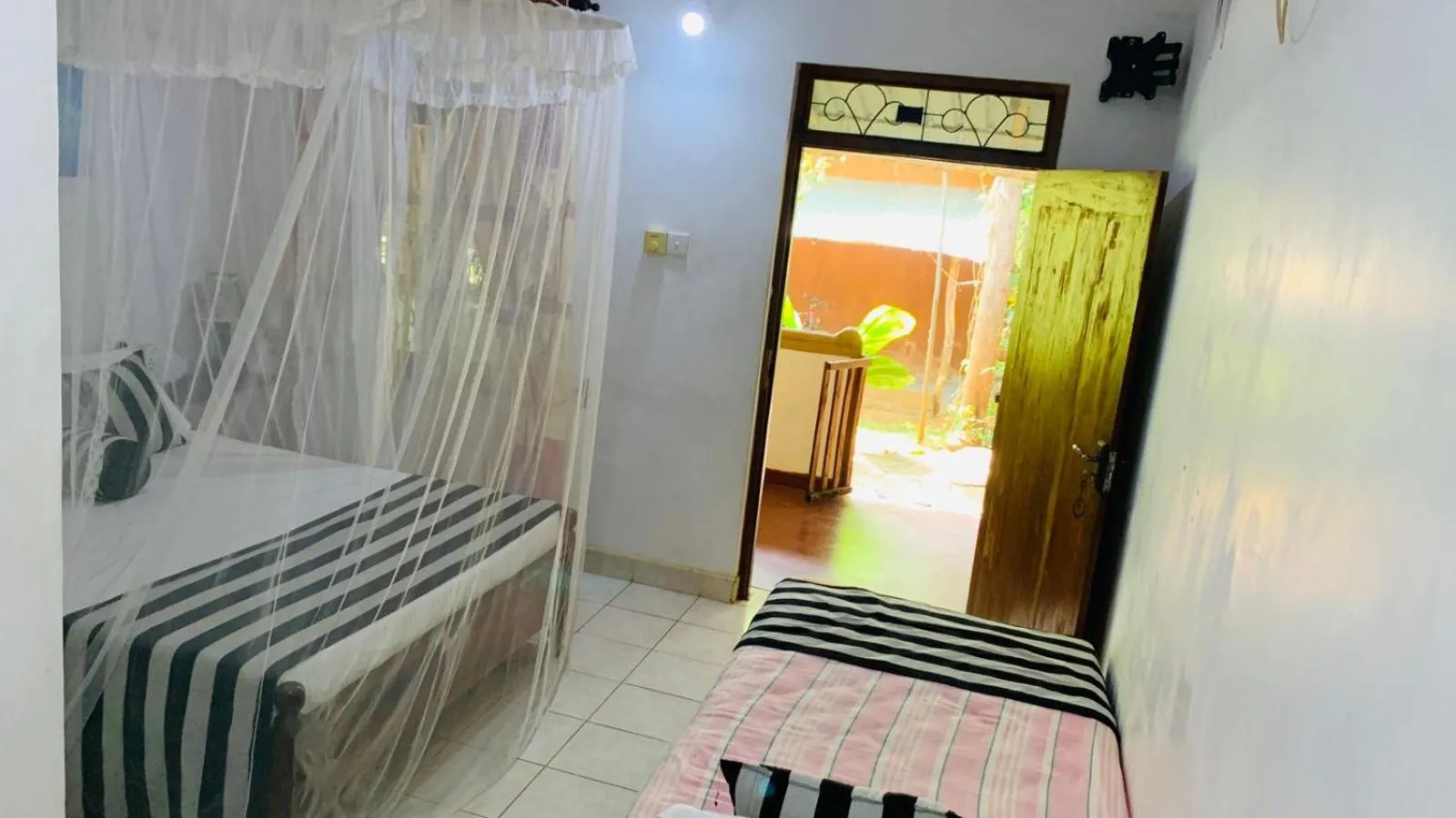 Bed in Sisira Natural Lodge - Sigiriya