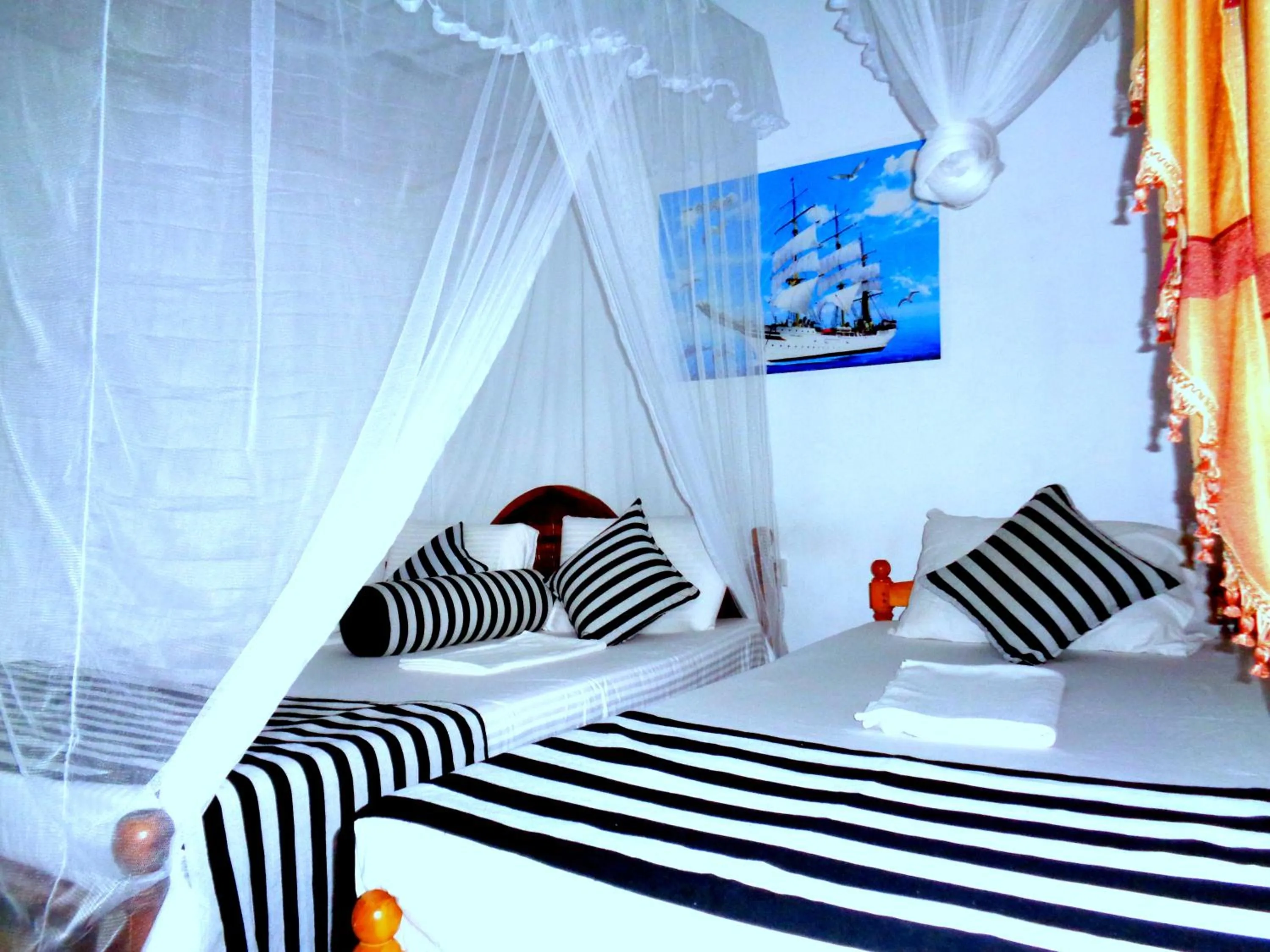 Bed in Sisira Natural Lodge - Sigiriya