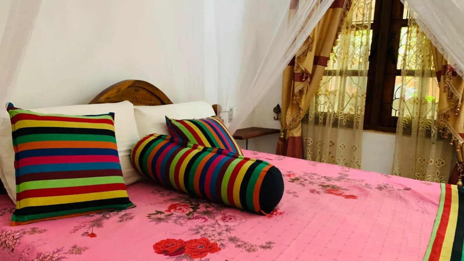 Bed in Sisira Natural Lodge - Sigiriya